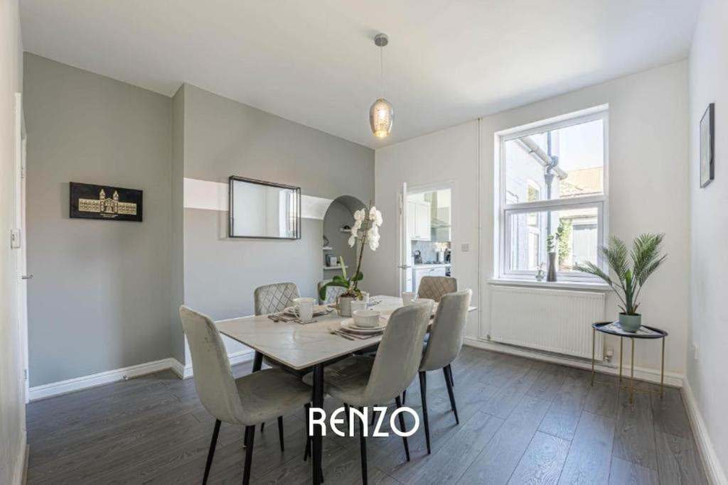 Cosy And Lovely 3-bed In By Renzo, Free Wi-fi, Sleeps 8! *