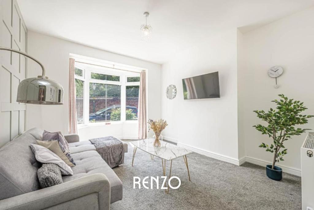 Apartment Cosy And Lovely 3-bed In By Renzo, Free Wi-fi, Sleeps 8! *