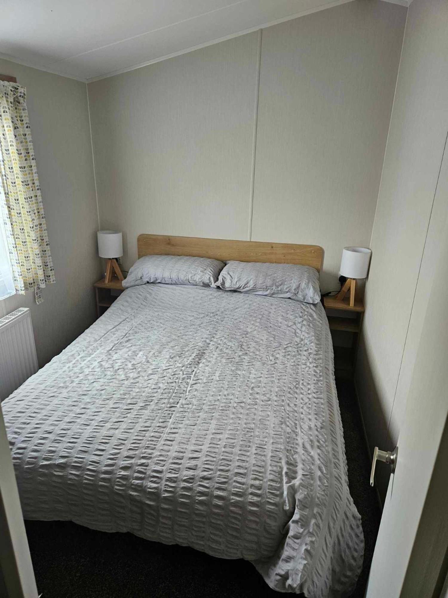 Luxury Caravan 3 Bedroom 8 Berth With Hot-tub 2 Nights Minimum Please, Parties 6 And Above A Bond Is Required * Lincoln
