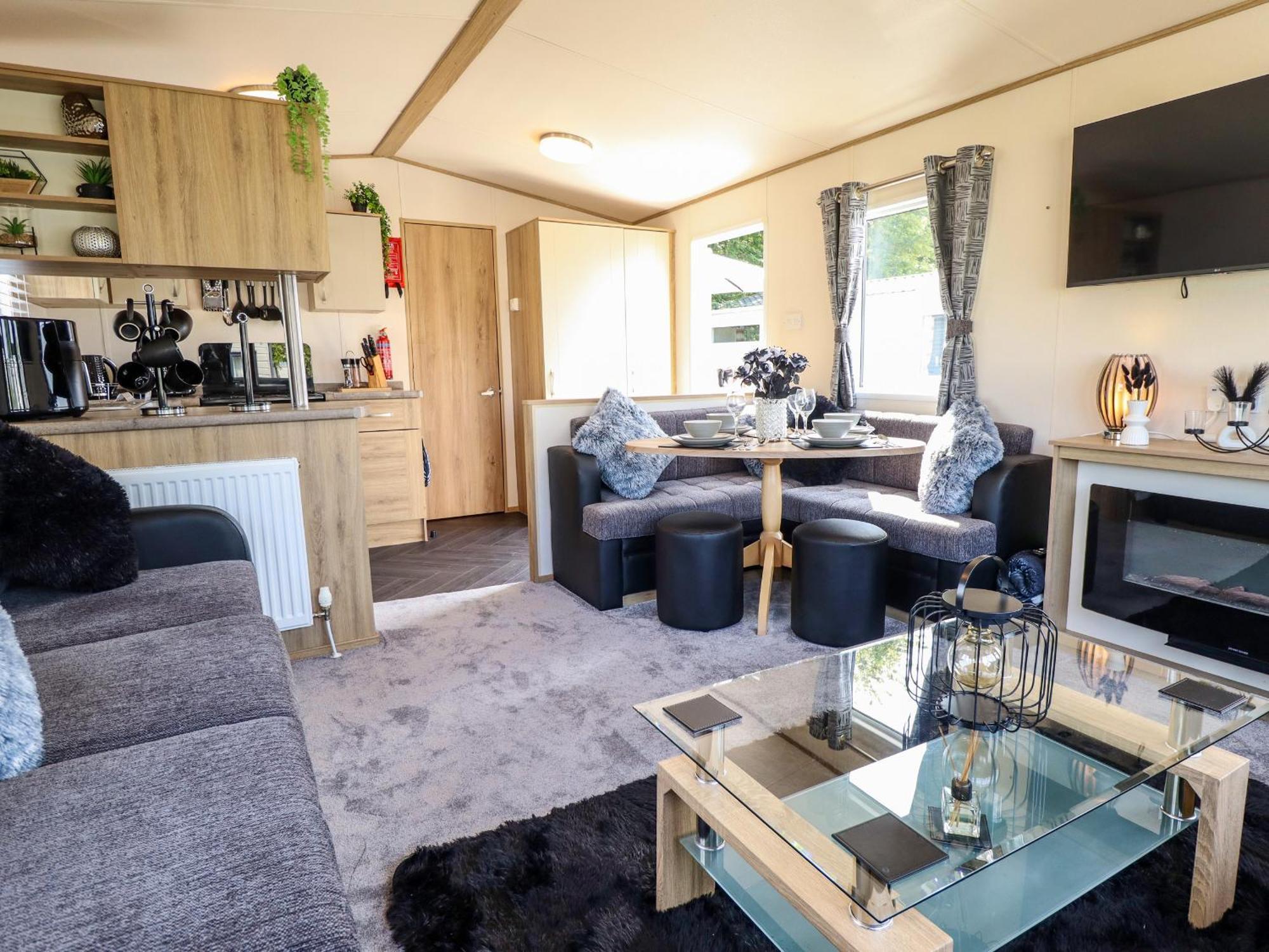 25 Kingfisher Court * Lincoln