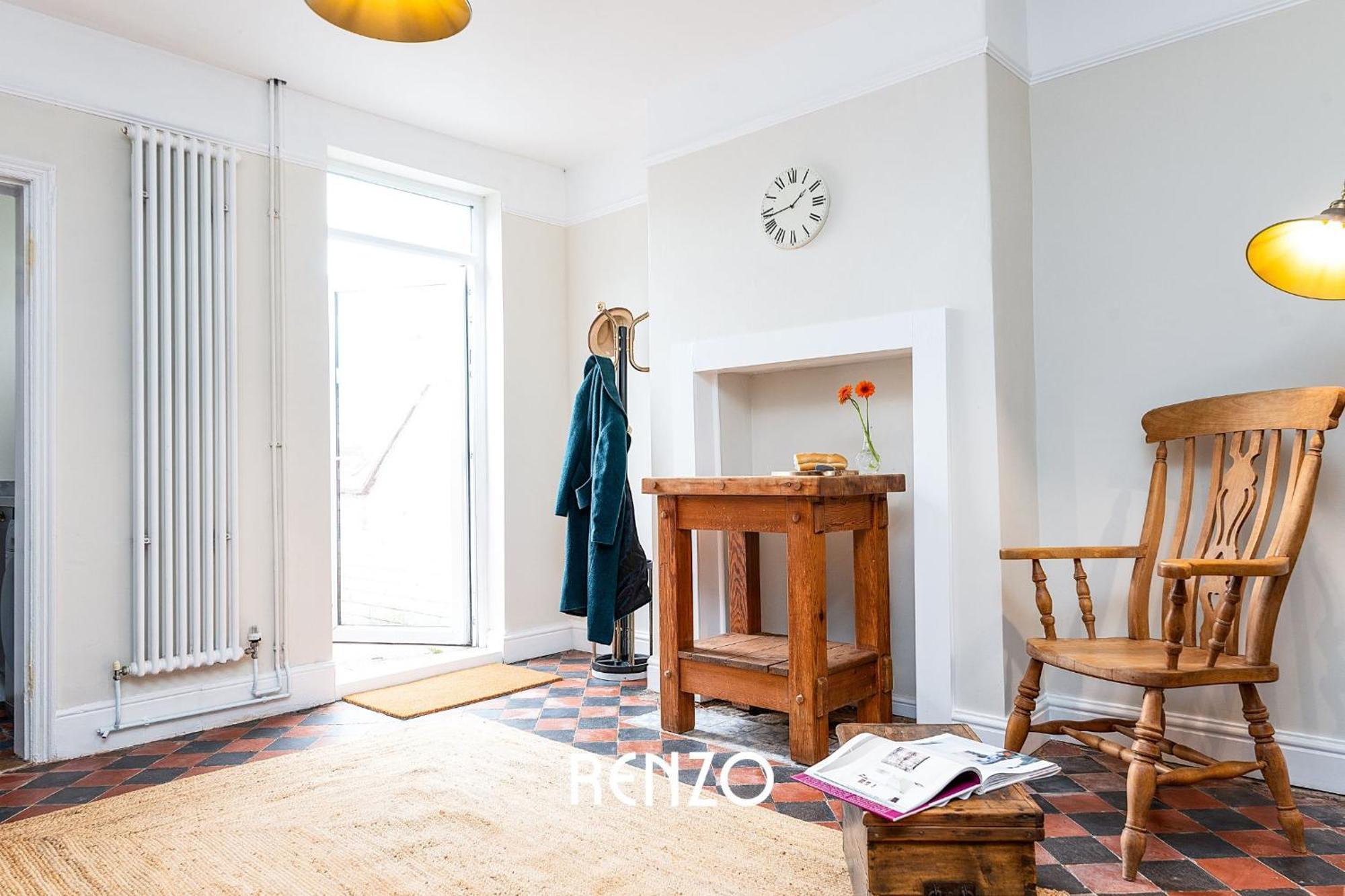 Immaculate And Bright 3-bed In By Renzo, Close To Hospital, Free Wi-fi! Apartment *