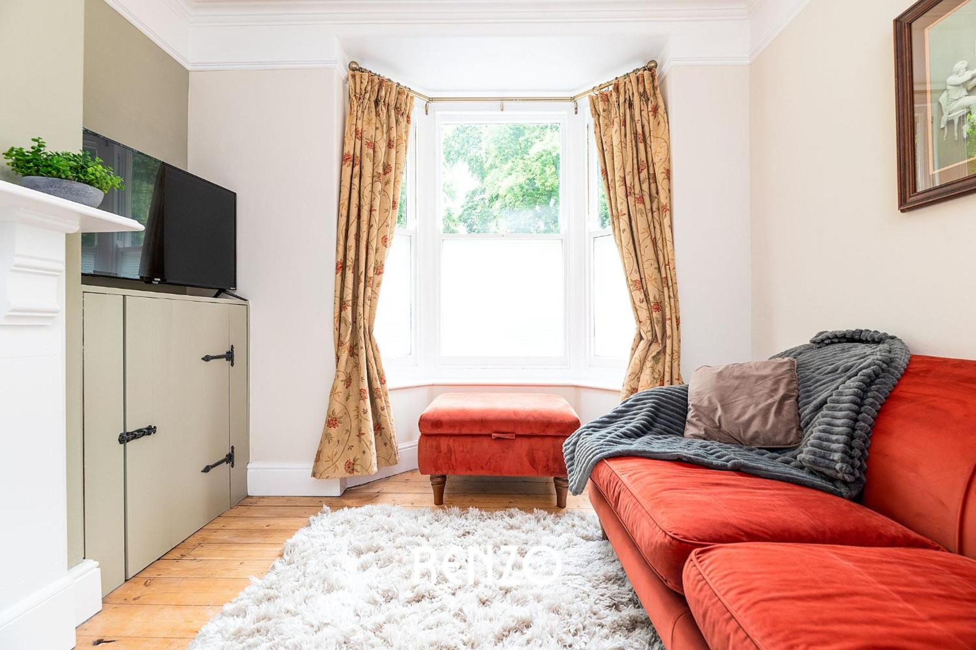 Immaculate And Bright 3-bed In By Renzo, Close To Hospital, Free Wi-fi! Lincoln