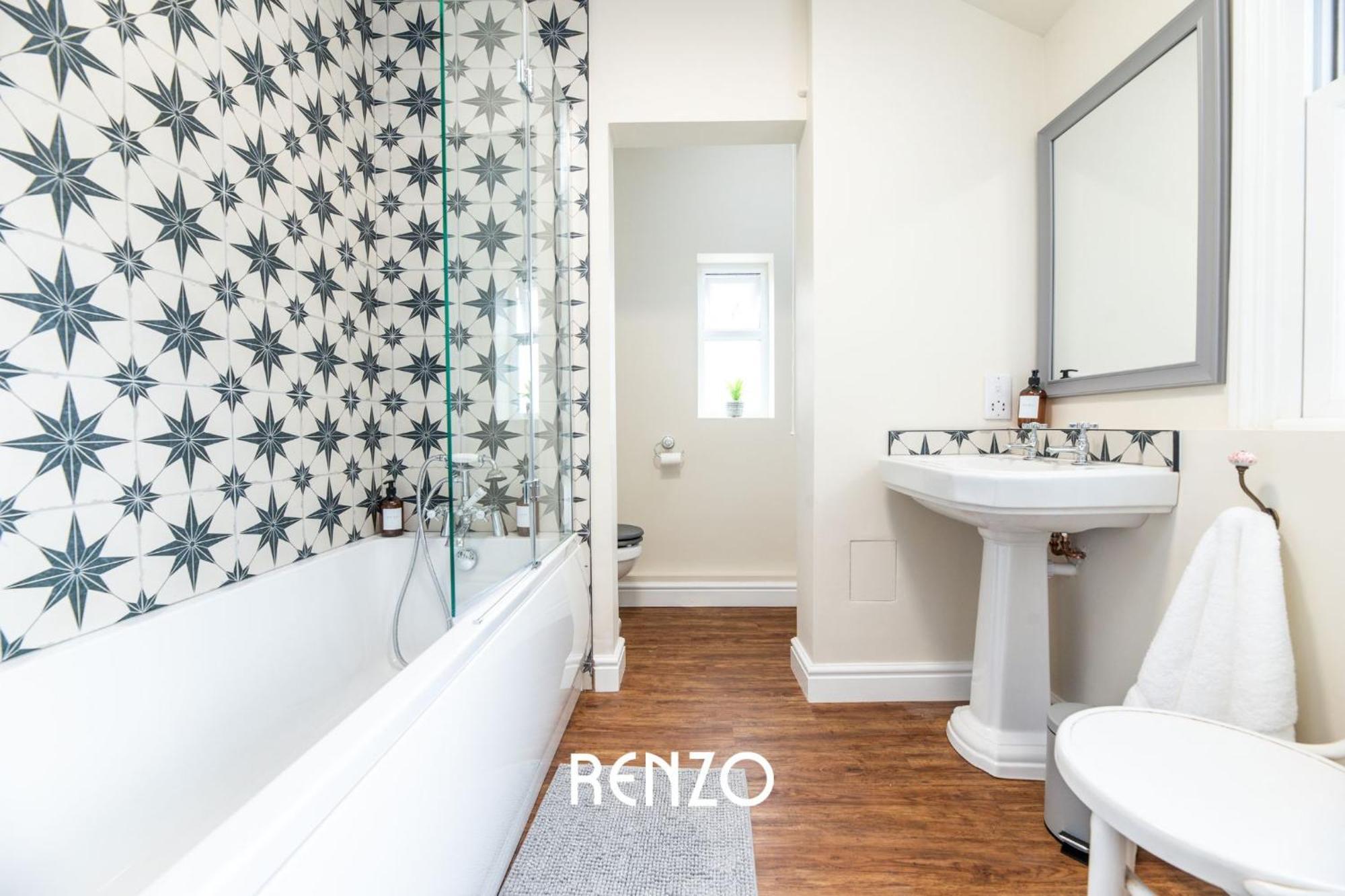 Apartment Immaculate And Bright 3-bed In By Renzo, Close To Hospital, Free Wi-fi!