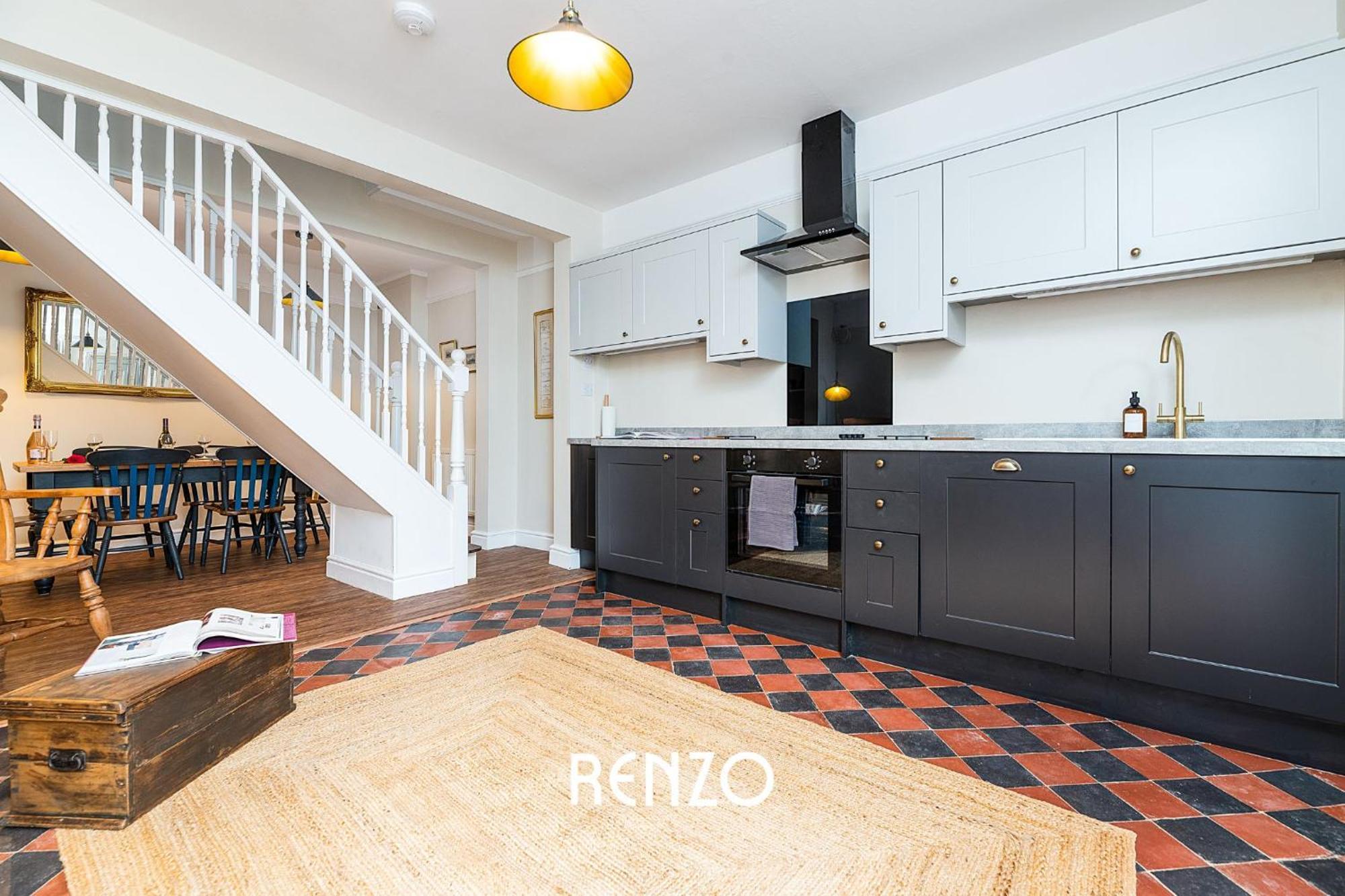 Immaculate And Bright 3-bed In By Renzo, Close To Hospital, Free Wi-fi! Lincoln