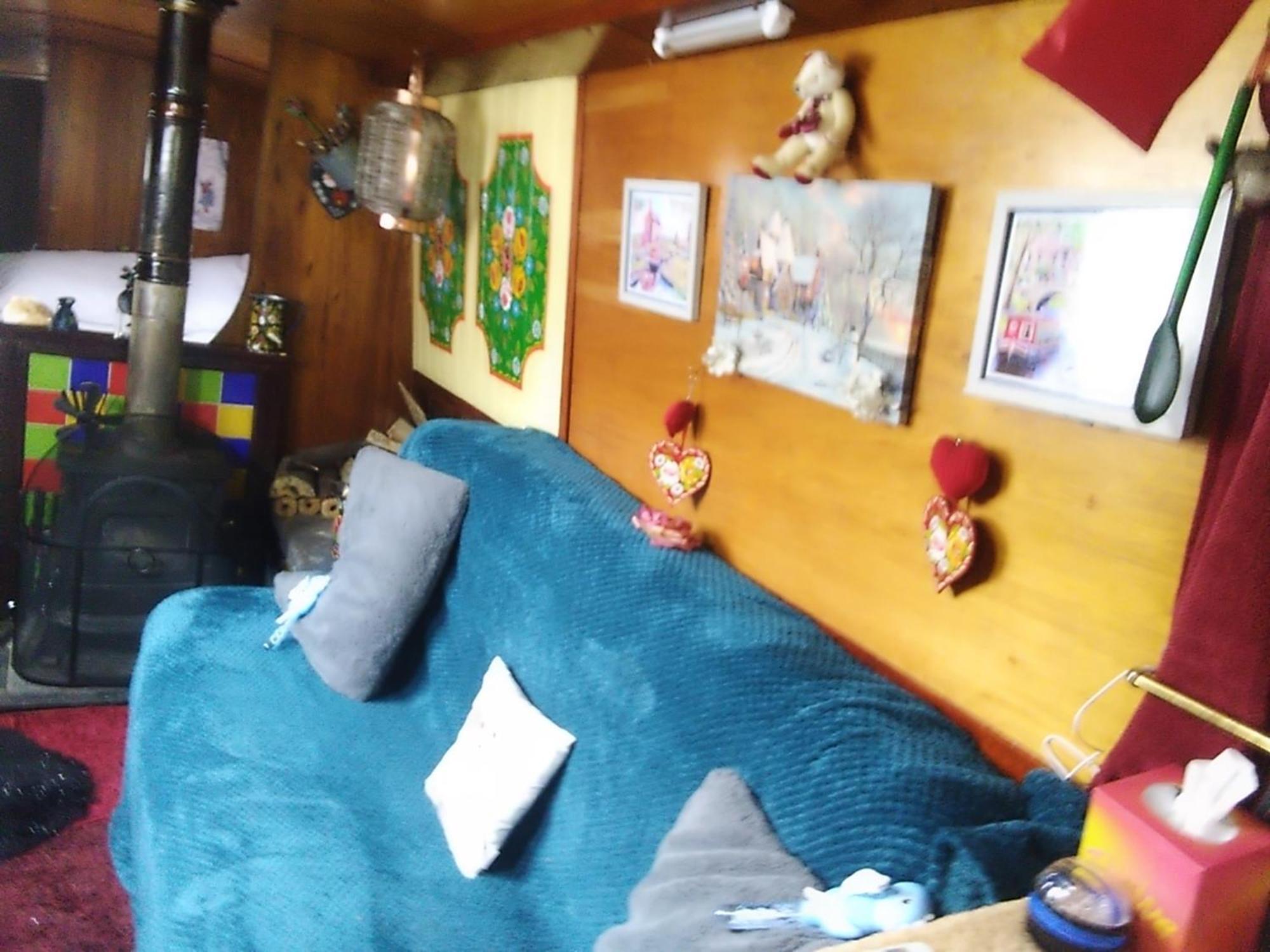 Rosie And Jim Retreat Town Centre With A Hot Tub