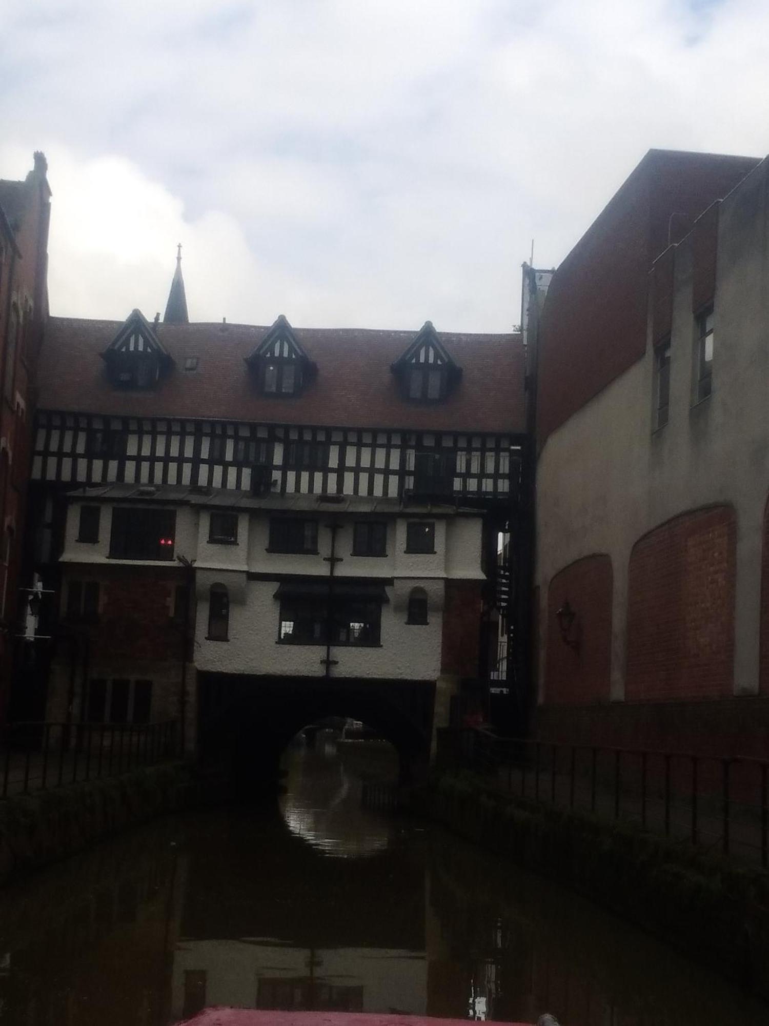 Rosie And Jim Retreat Town Centre With A Hot Tub