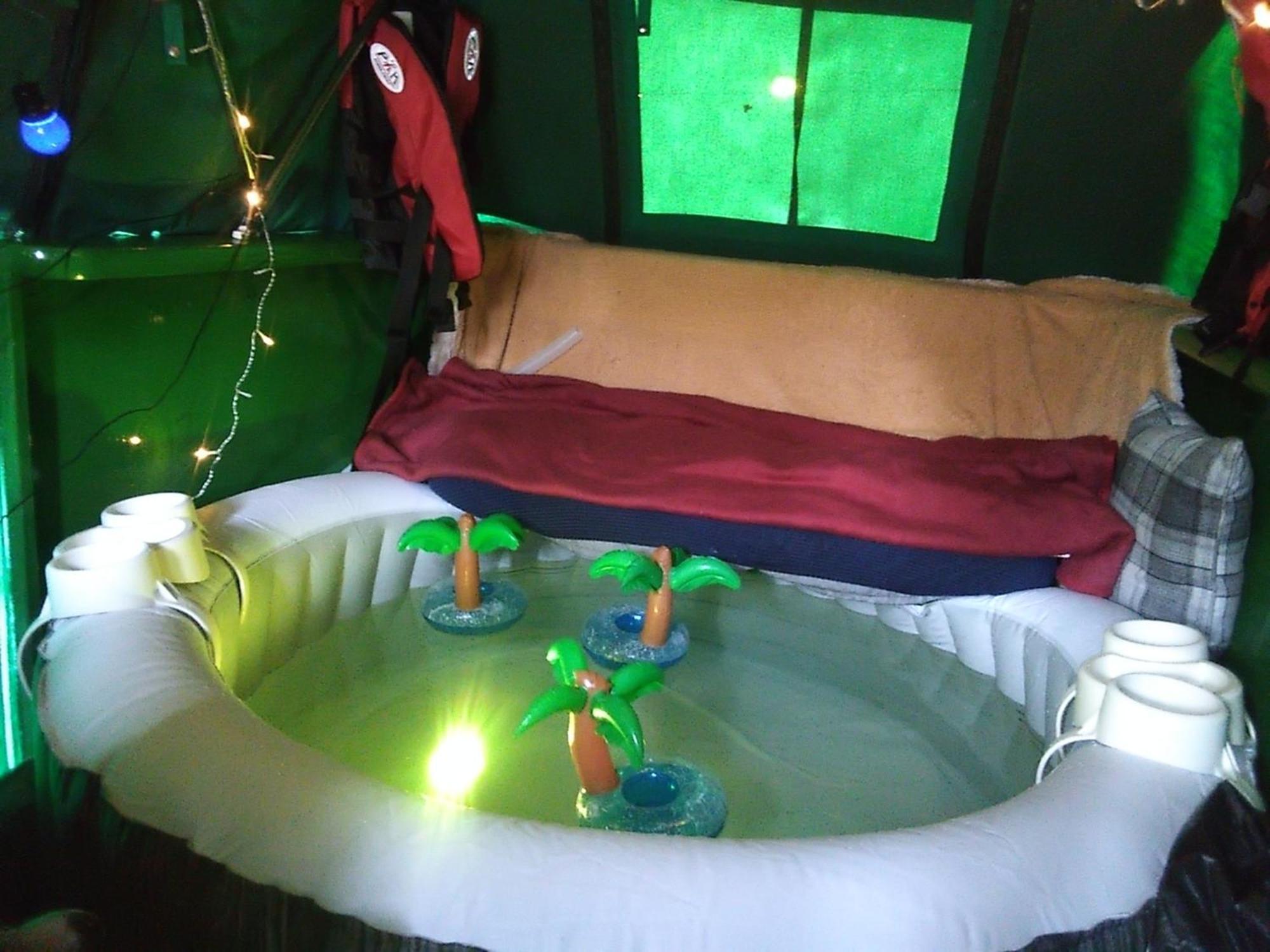 Rosie And Jim Retreat Town Centre With A Hot Tub *