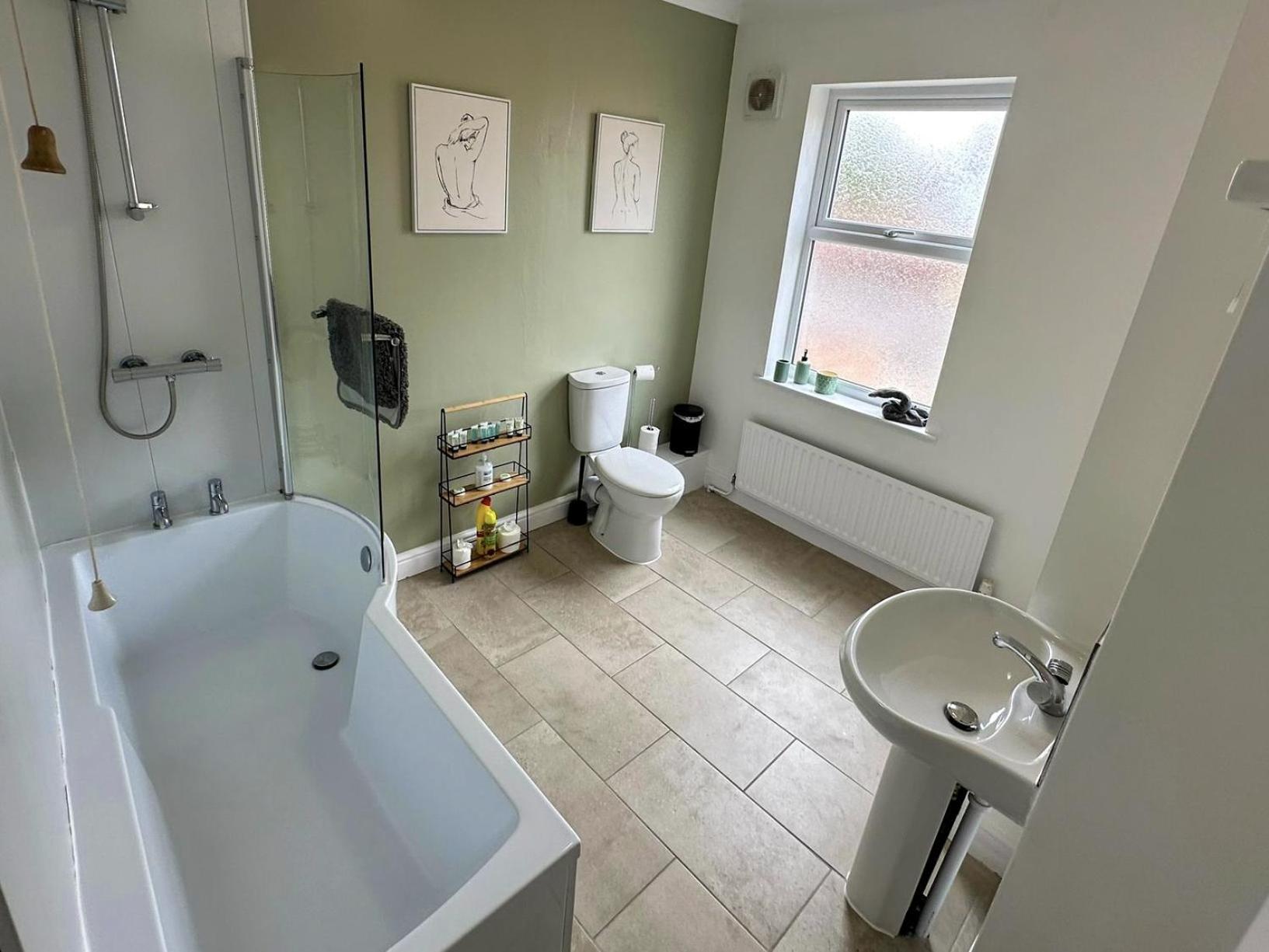 Cecil House - Stylish 2-bed, Sleeps 5 Guests, Free Parking, Close To Cathedral, Bars & Restaurants Holiday home *