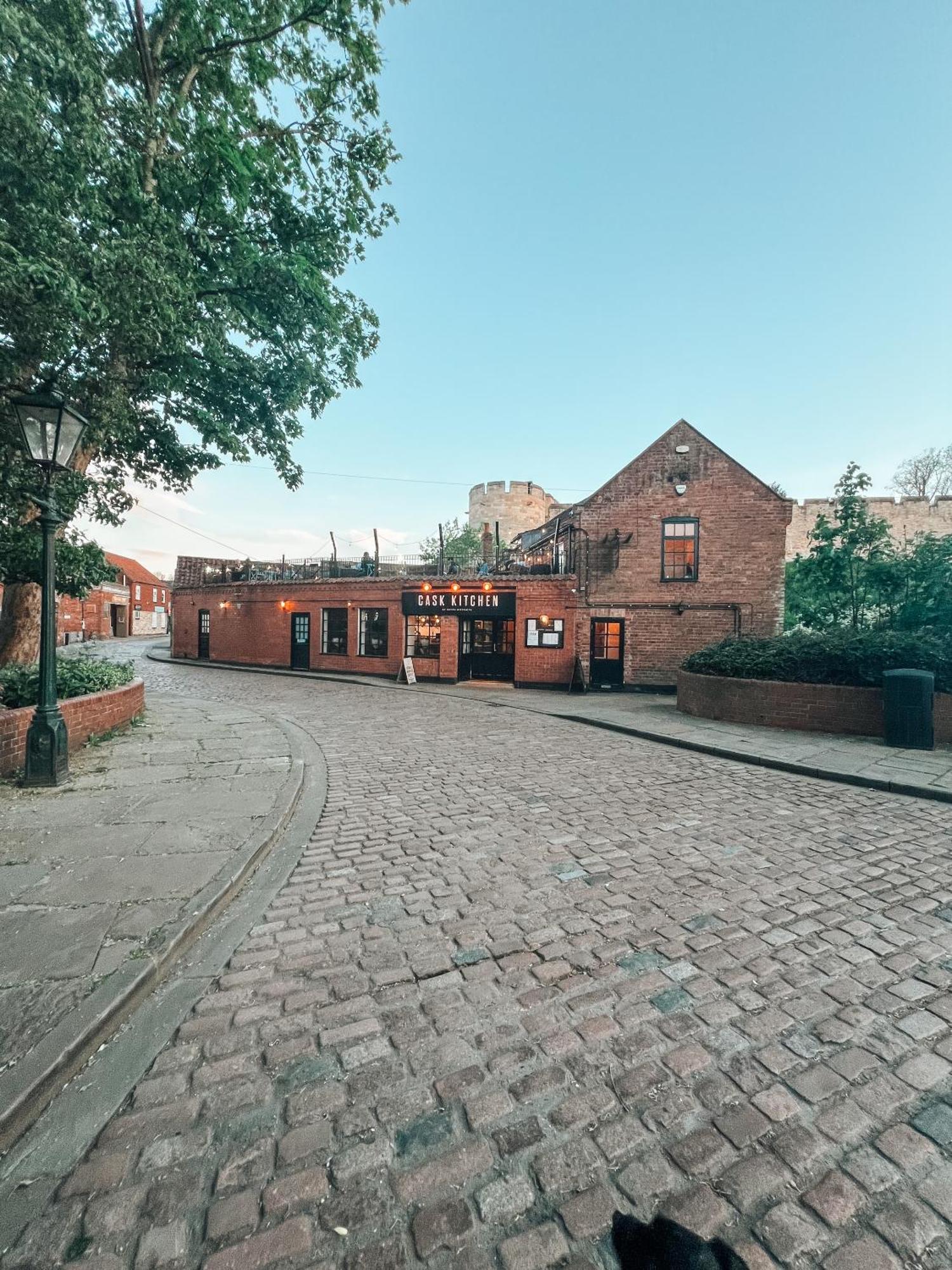 Cecil House - Stylish 2-bed, Sleeps 5 Guests, Free Parking, Close To Cathedral, Bars & Restaurants *