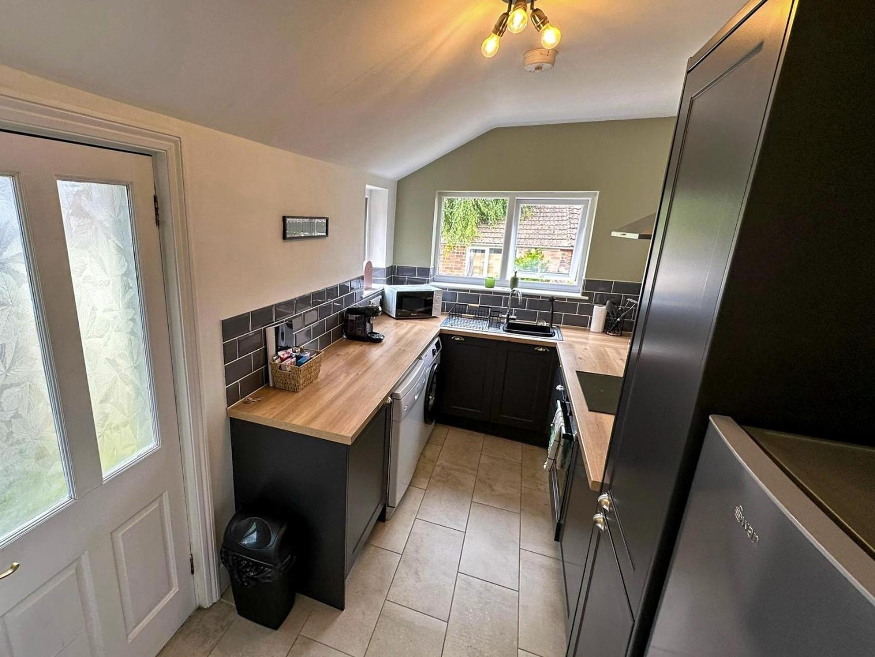 Cecil House - Stylish 2-bed, Sleeps 5 Guests, Free Parking, Close To Cathedral, Bars & Restaurants Lincoln