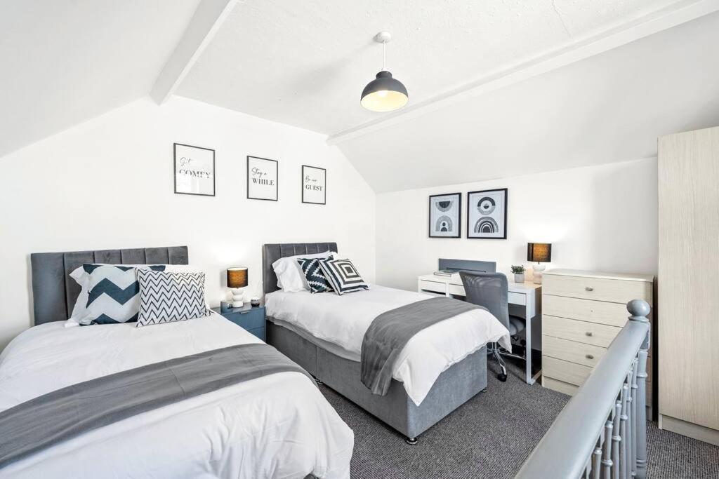 Apartment 3-bedroom Townhouse Short Term & Flexible Renting With Free Wifi & Free Parking