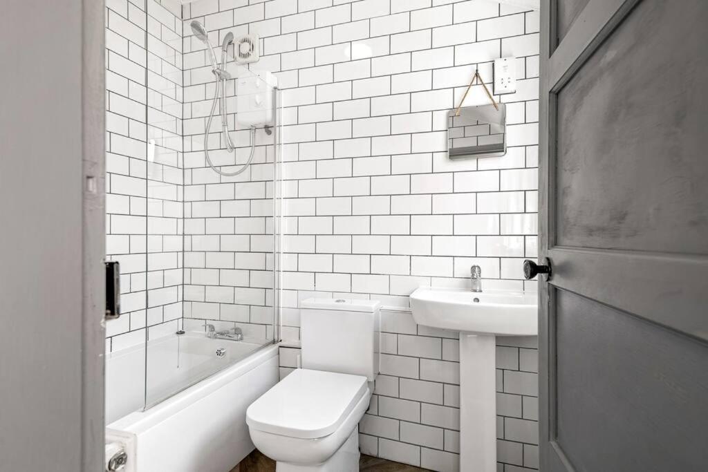 Apartment 3-bedroom Townhouse Short Term & Flexible Renting With Free Wifi & Free Parking Lincoln