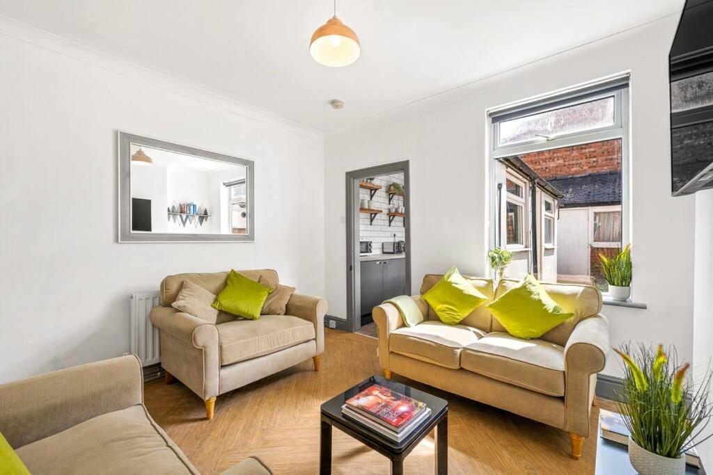 3-bedroom Townhouse Short Term & Flexible Renting With Free Wifi & Free Parking * Lincoln