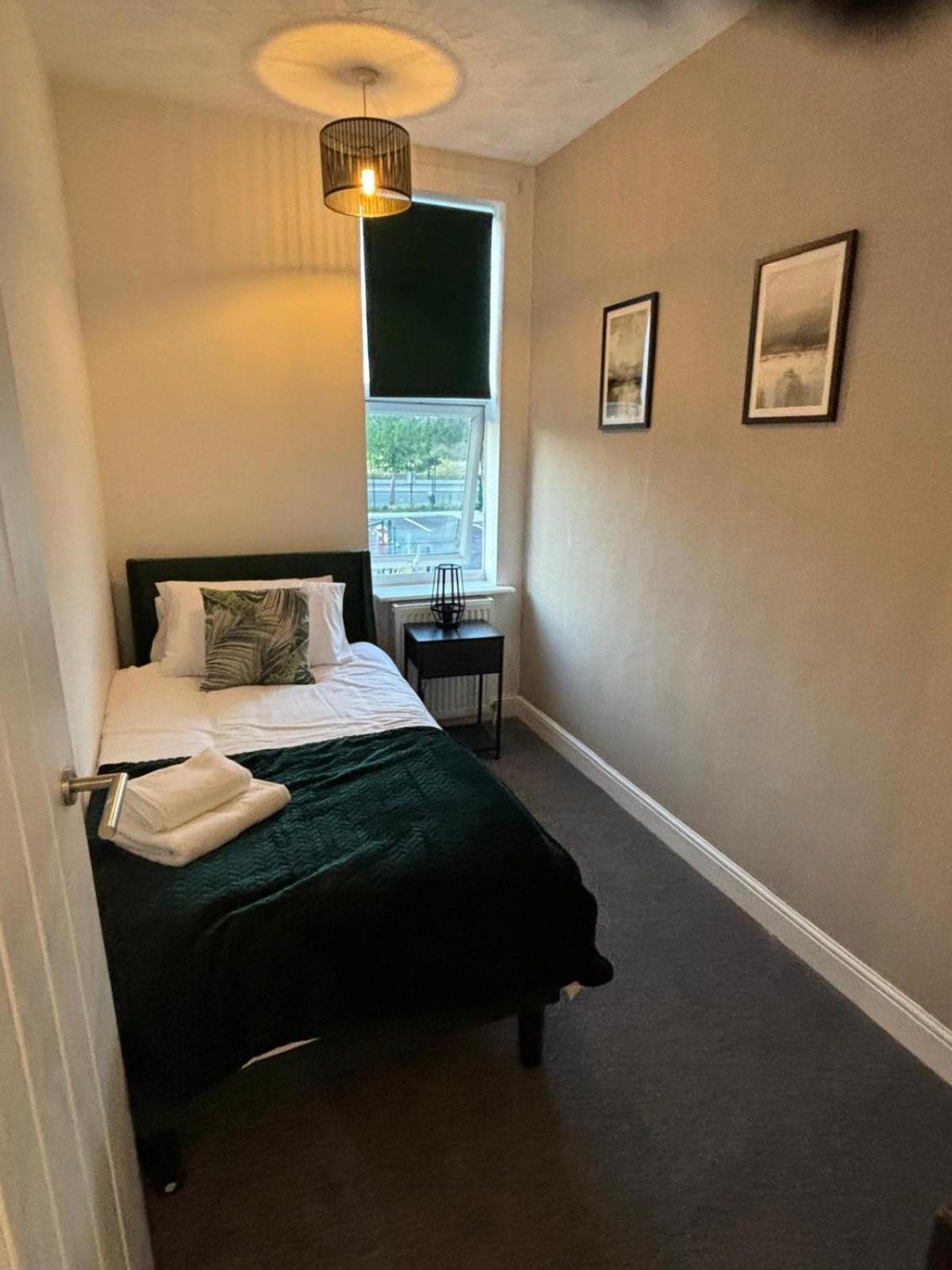 Stunning House - Sleeps 7 - 5 Mins Walk To High Street - Parking - Wifi *