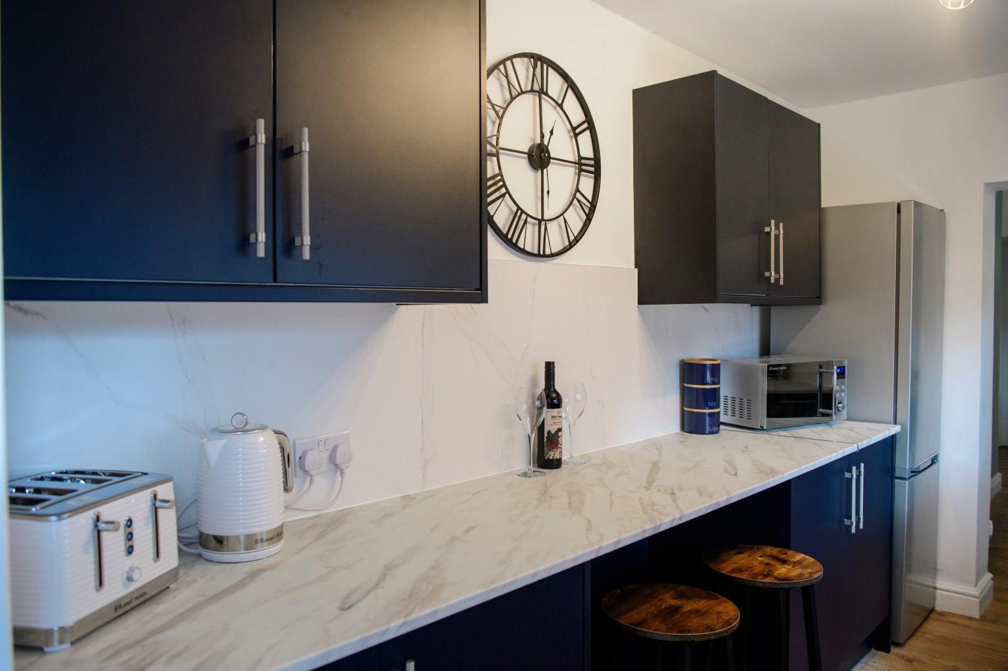 Stunning House - Sleeps 7 - 5 Mins Walk To High Street - Parking - Wifi Holiday home