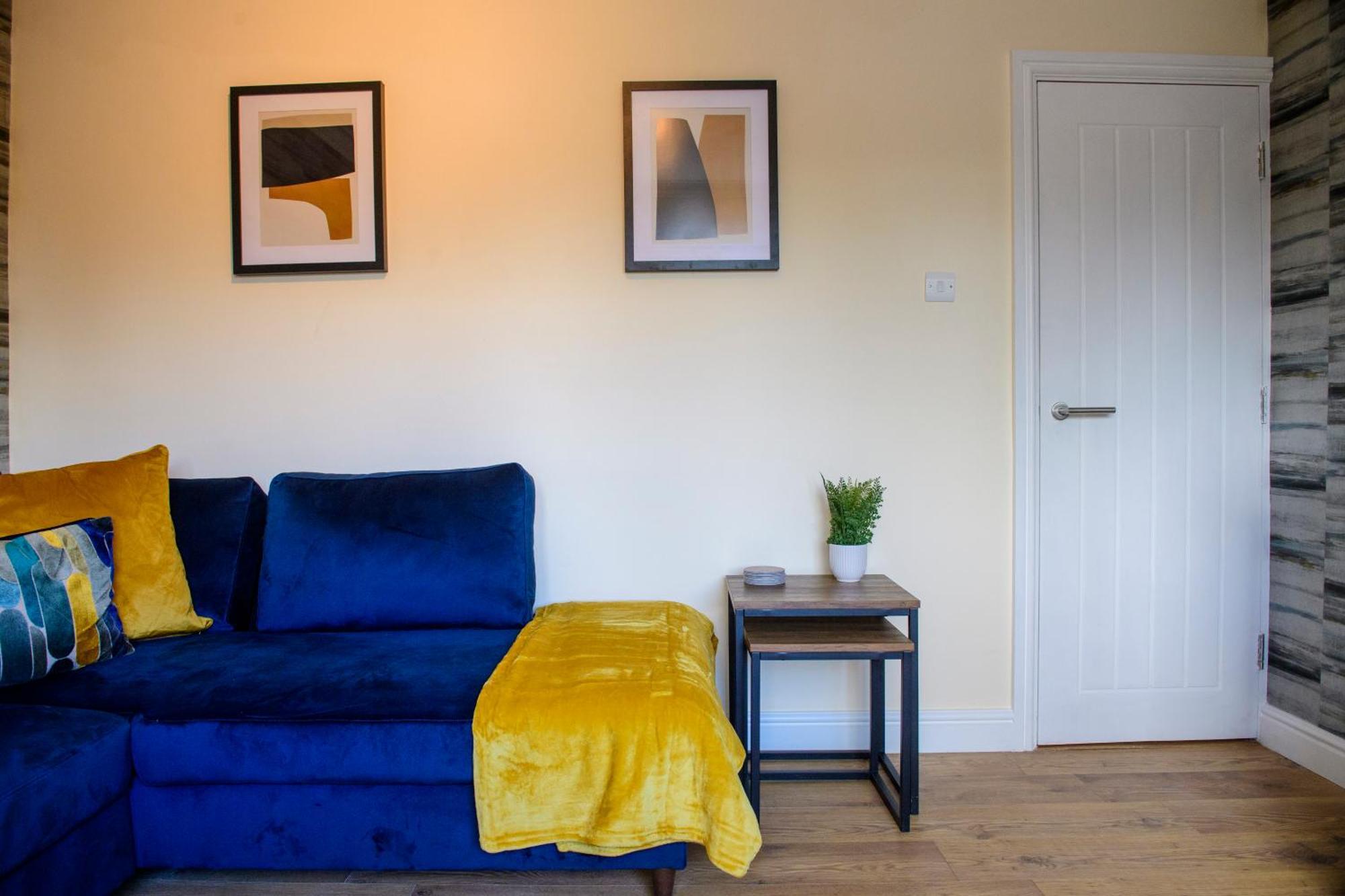 Holiday home Stunning House - Sleeps 7 - 5 Mins Walk To High Street - Parking - Wifi