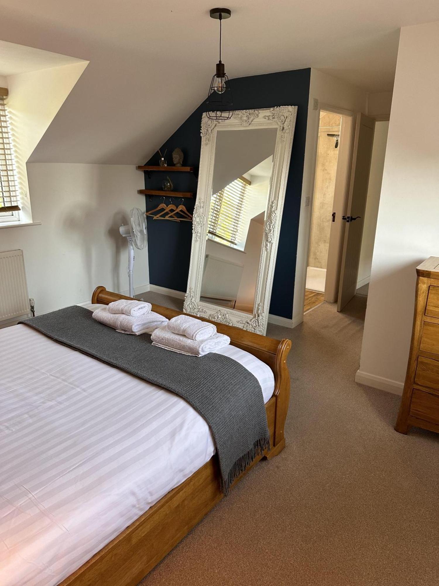 Holiday home Comfortable Modern 1bed House 5 Mins From Centre *