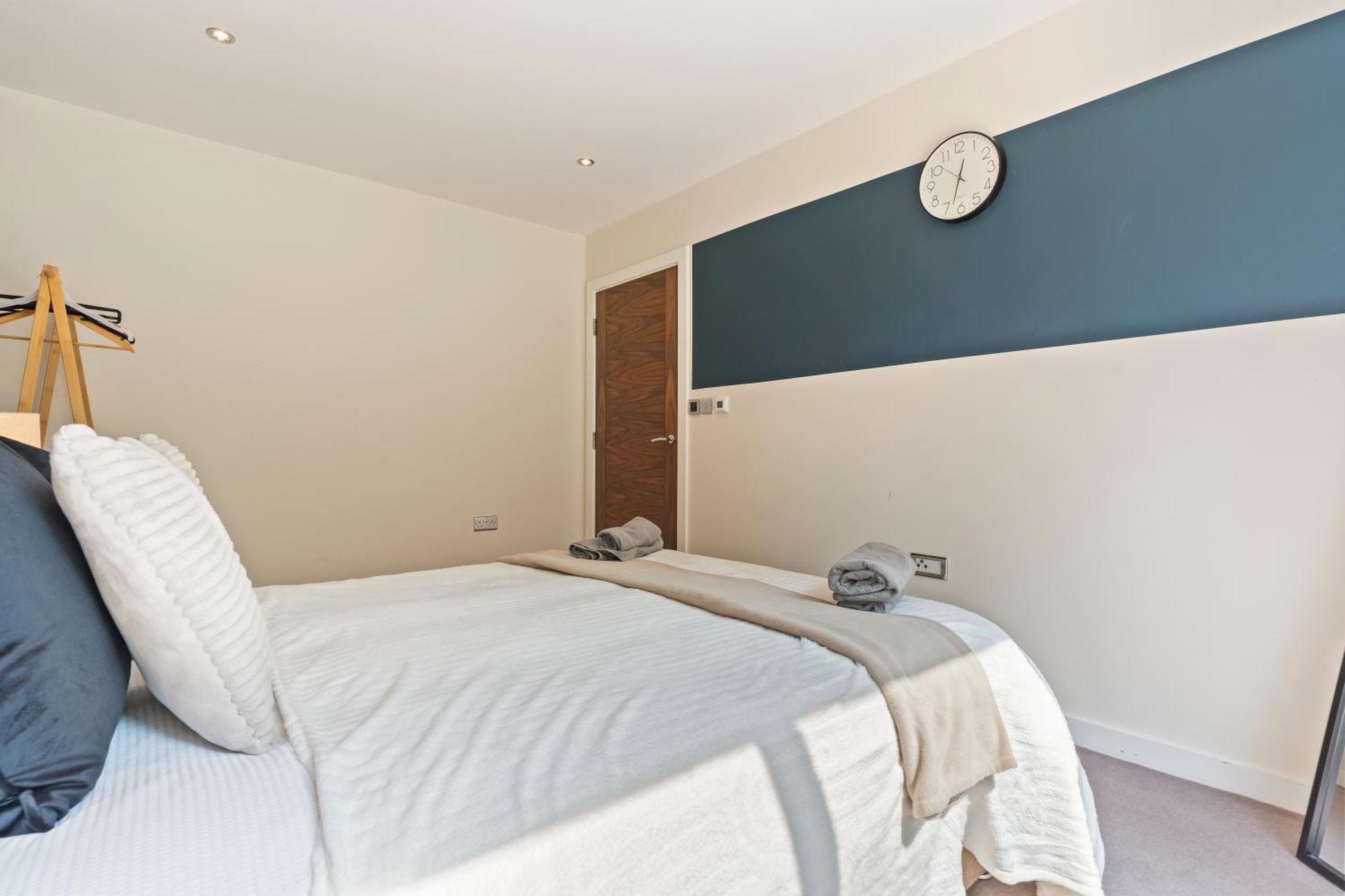 Designer Apt In Central - Sleeps 6 Apartment