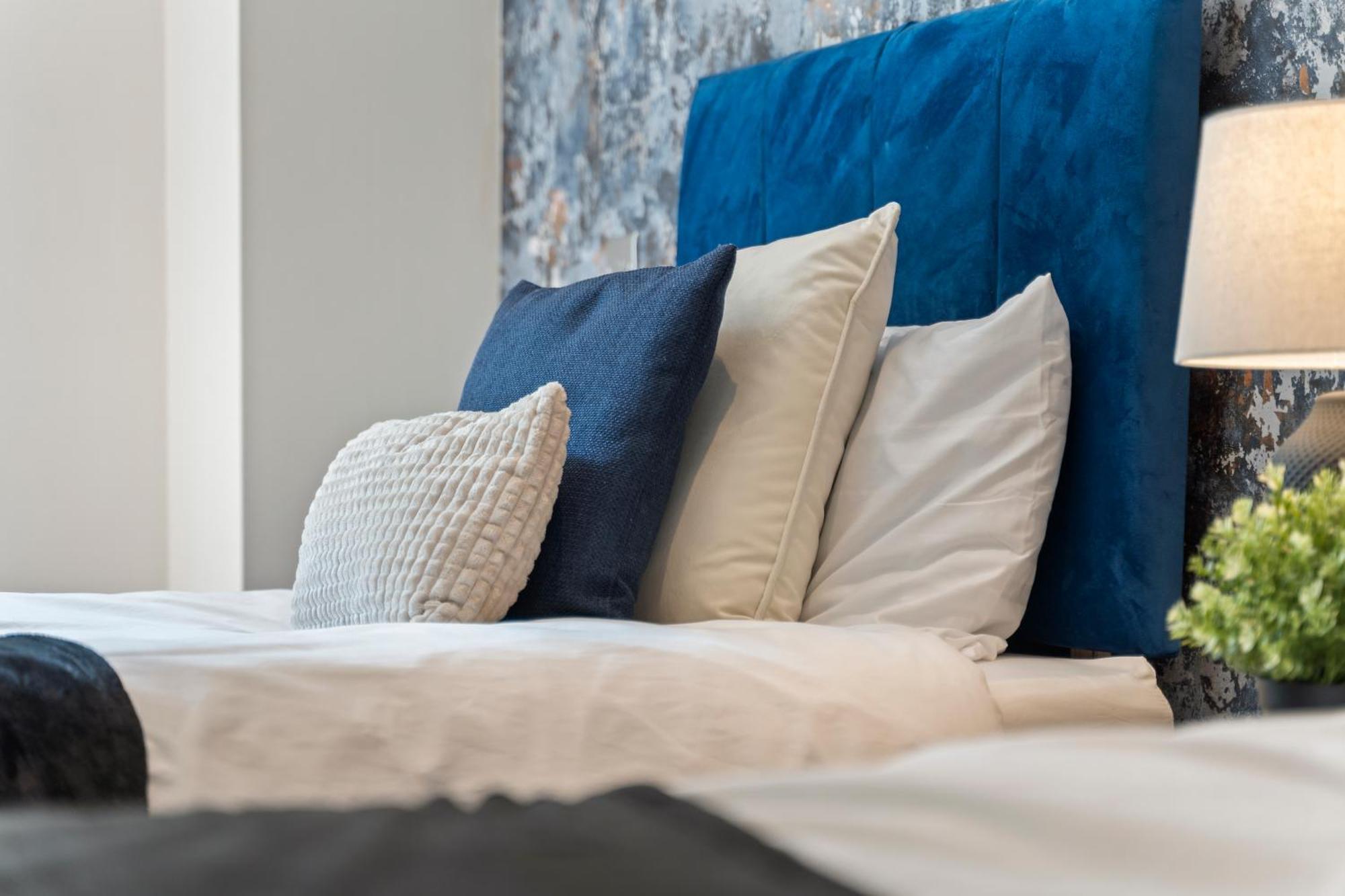 Designer Apt In Central - Sleeps 6
