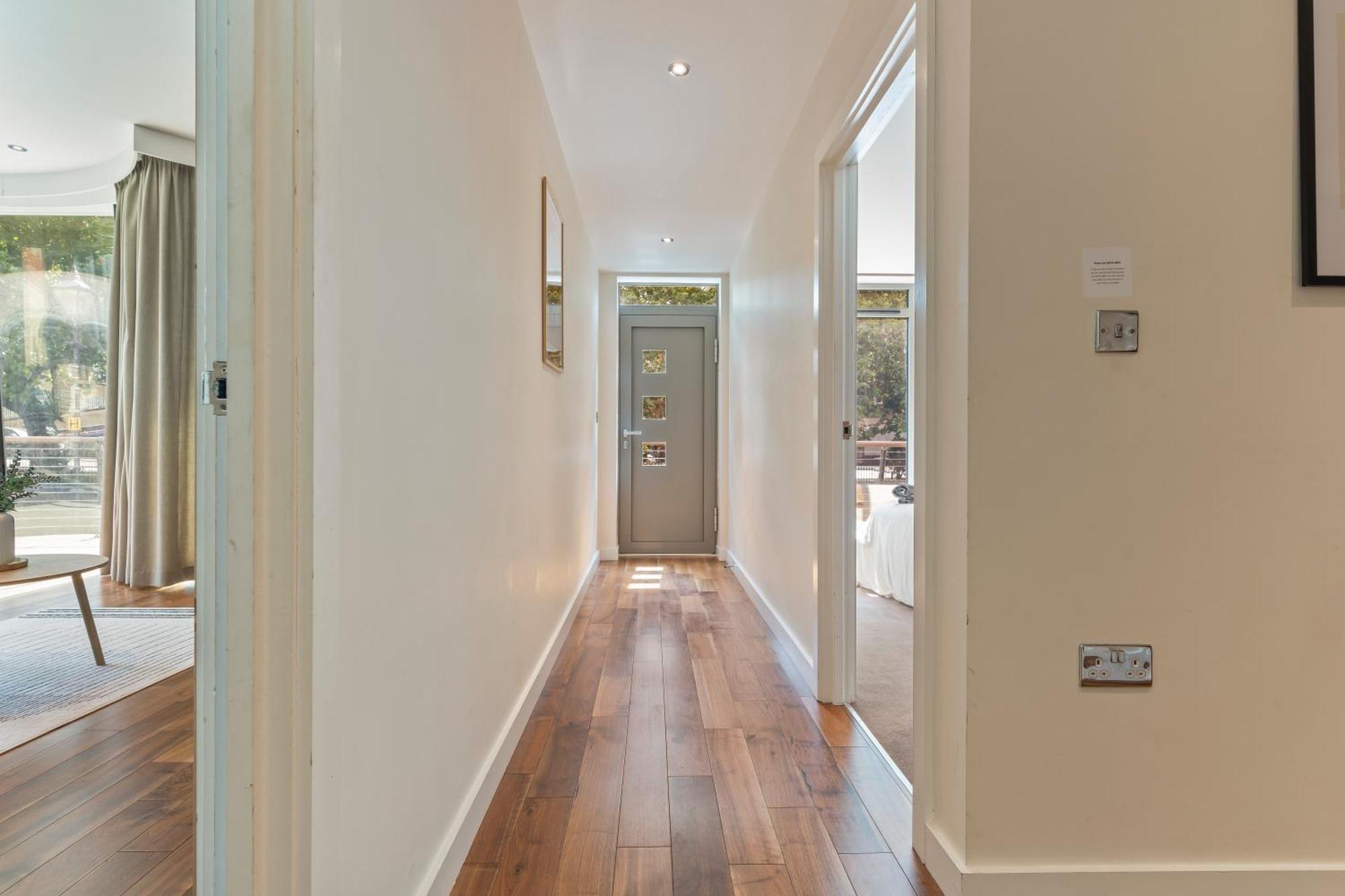 Designer Apt In Central - Sleeps 6 Apartment *