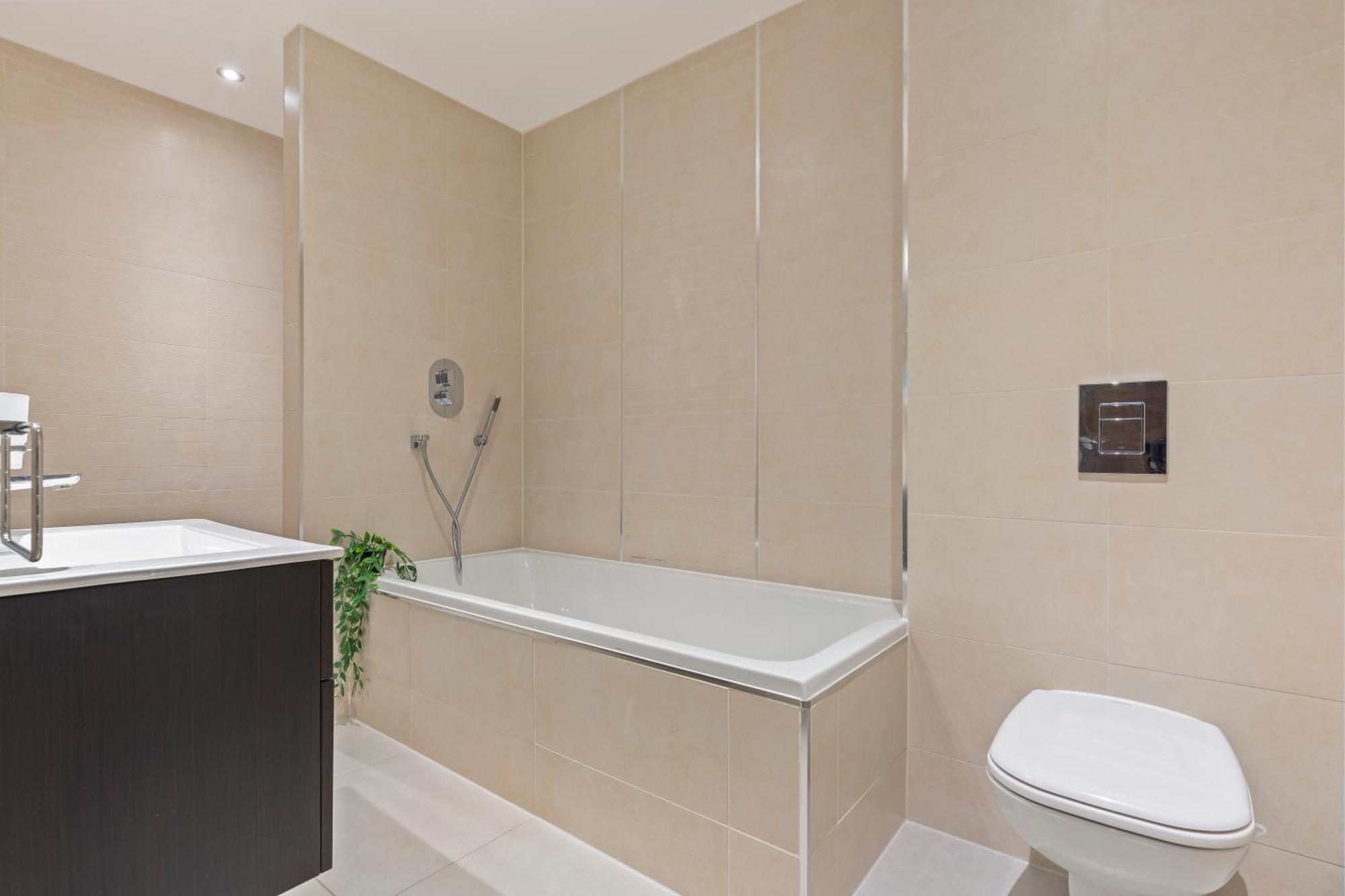 Designer Apt In Central - Sleeps 6 *