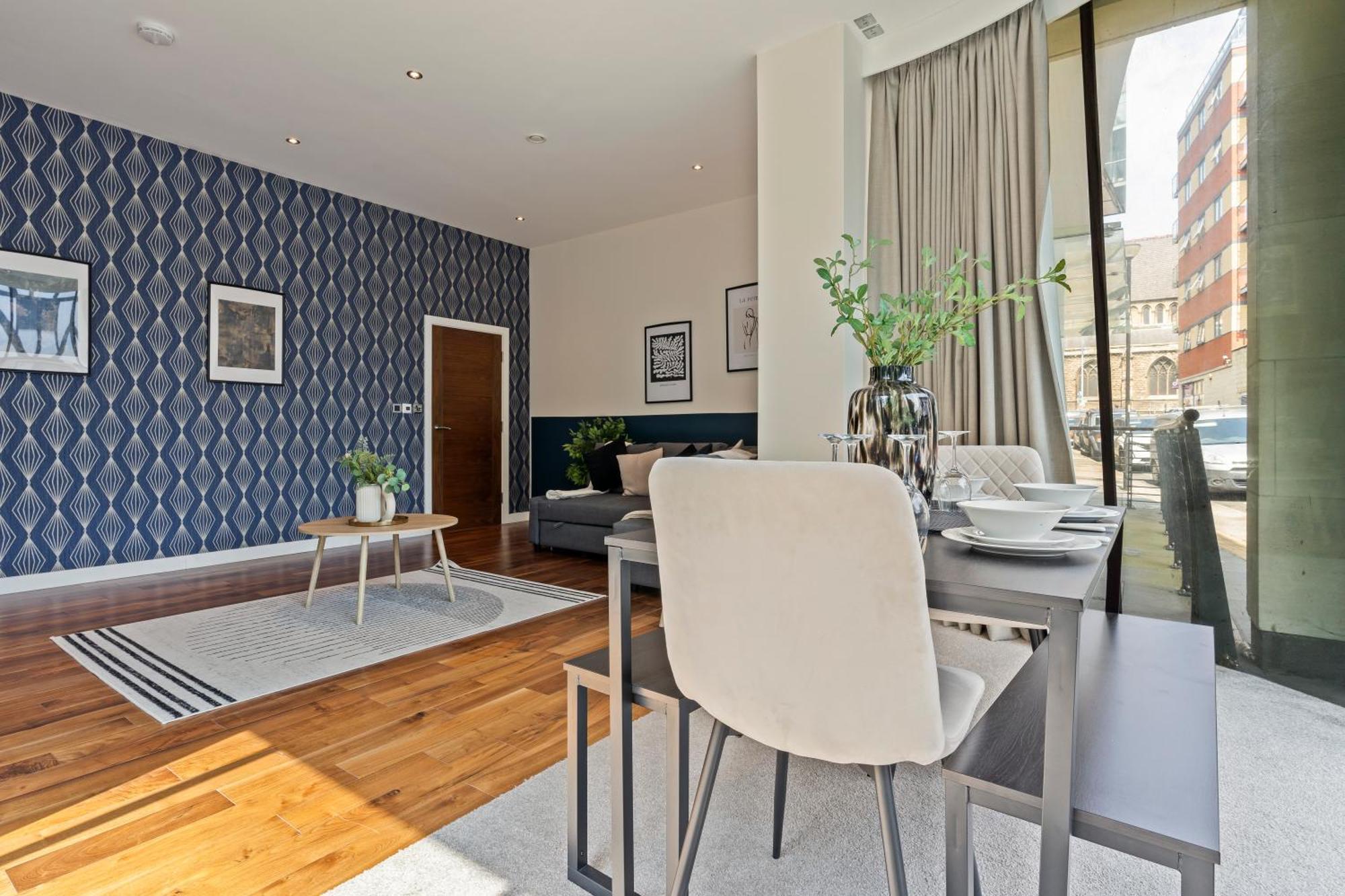 Designer Apt In Central - Sleeps 6 Apartment