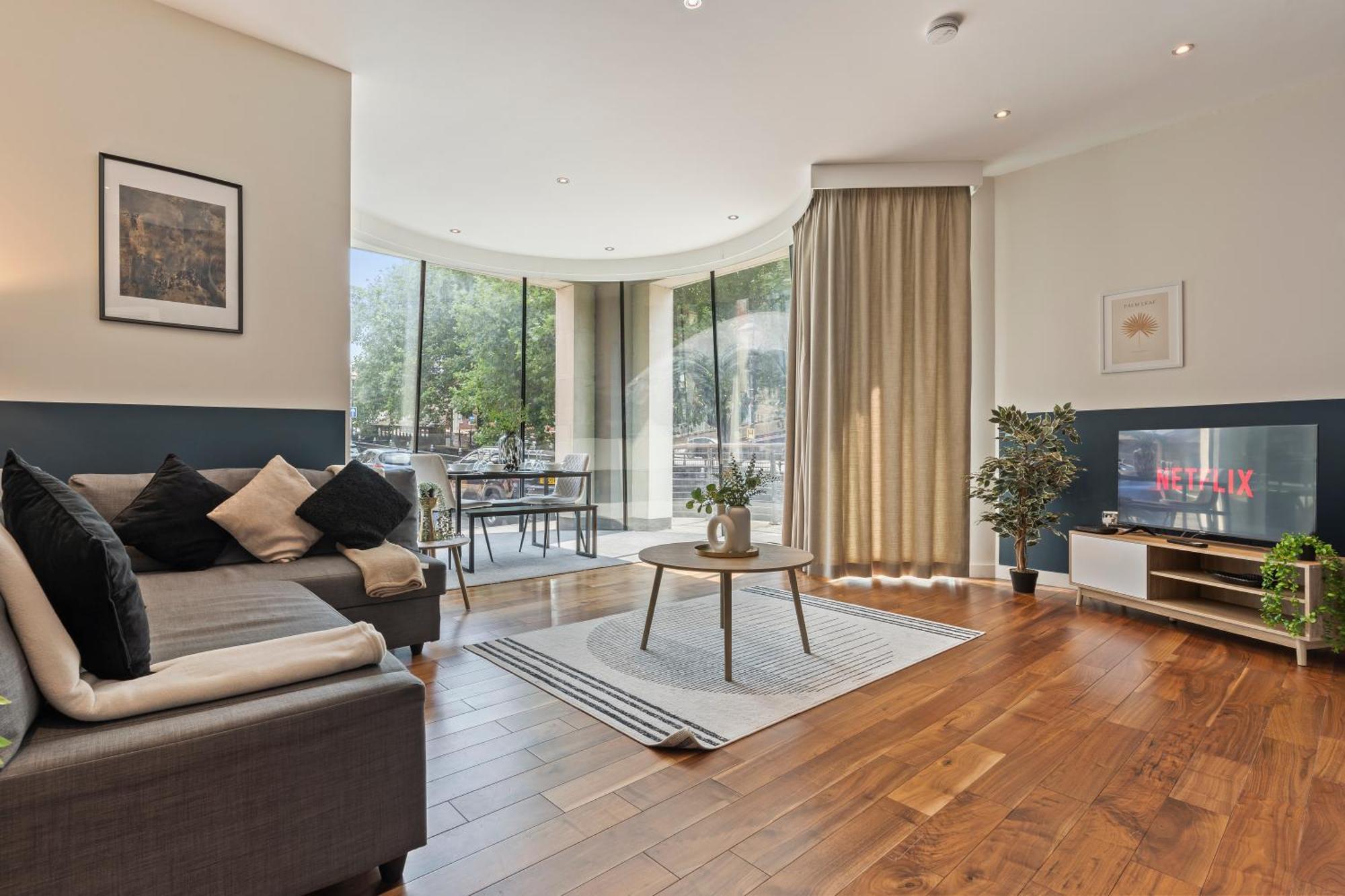 Designer Apt In Central - Sleeps 6 *