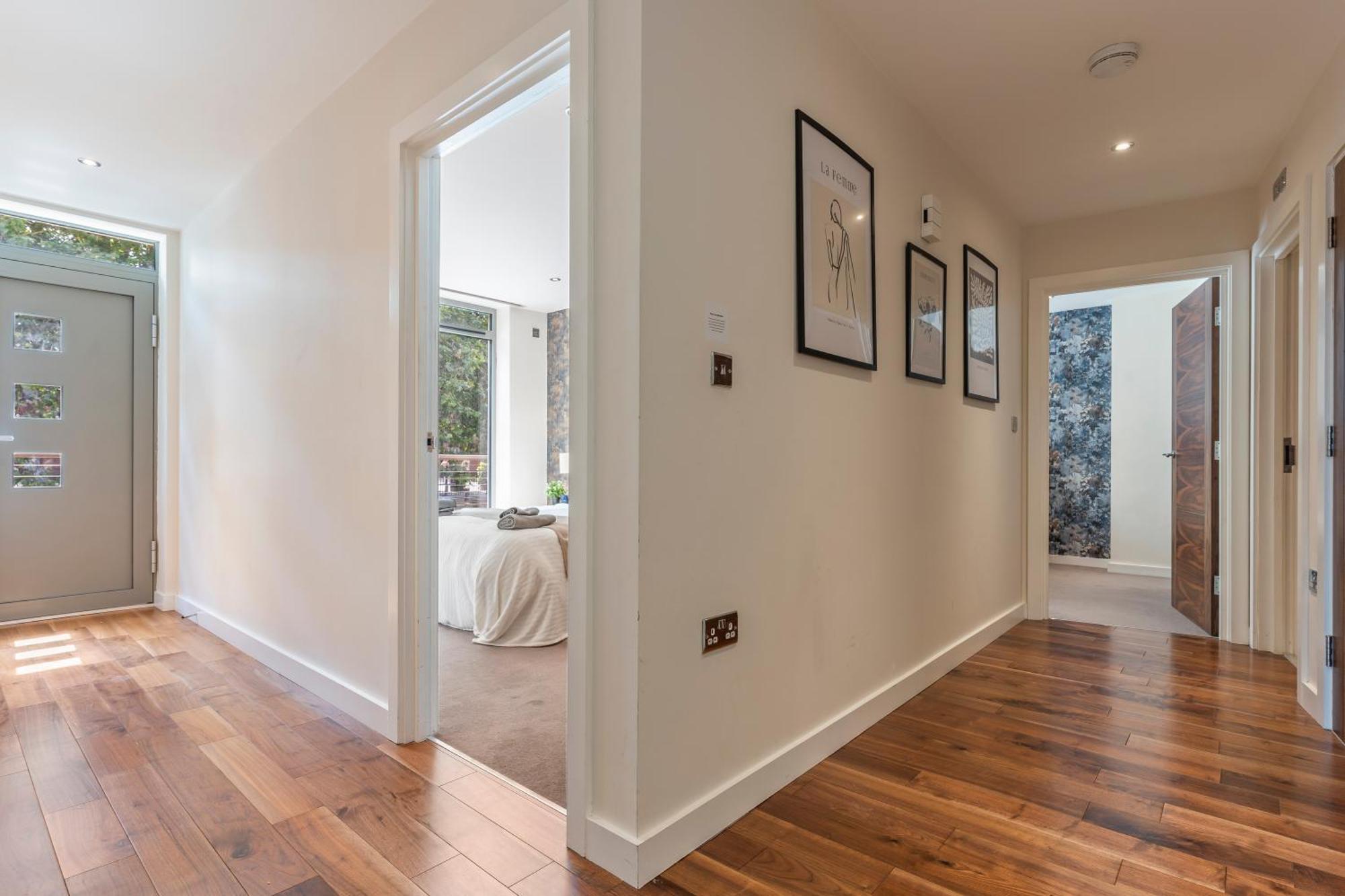 Designer Apt In Central - Sleeps 6