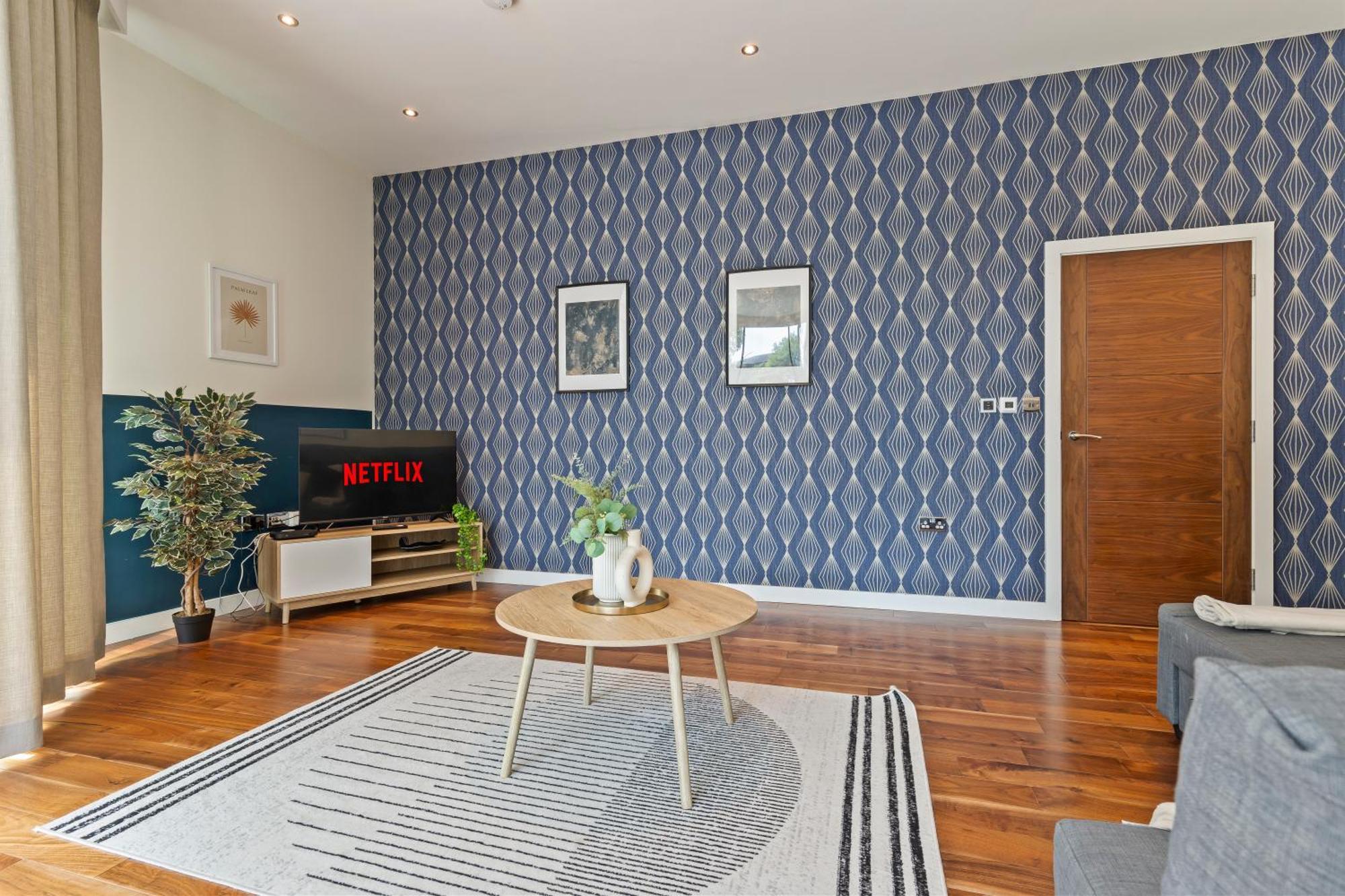 Apartment Designer Apt In Central - Sleeps 6 *