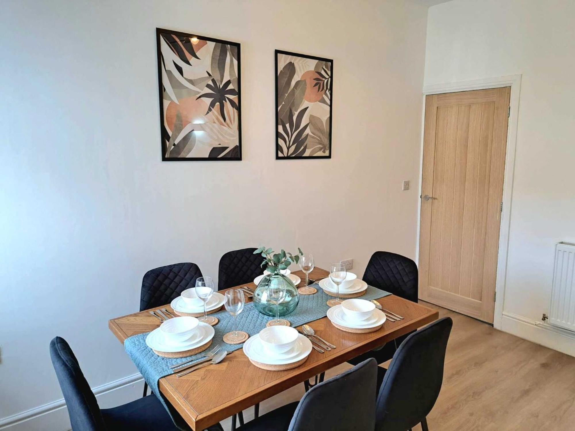 Beautiful, Modern Bright House With Parking, Fast Wifi, Sleeps 5 Holiday home *