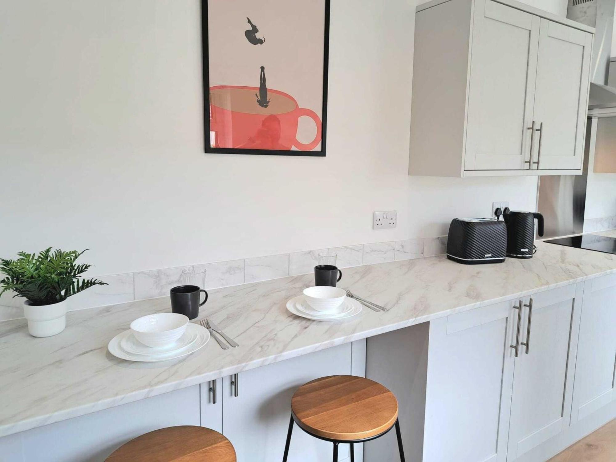 Beautiful, Modern Bright House With Parking, Fast Wifi, Sleeps 5 Holiday home