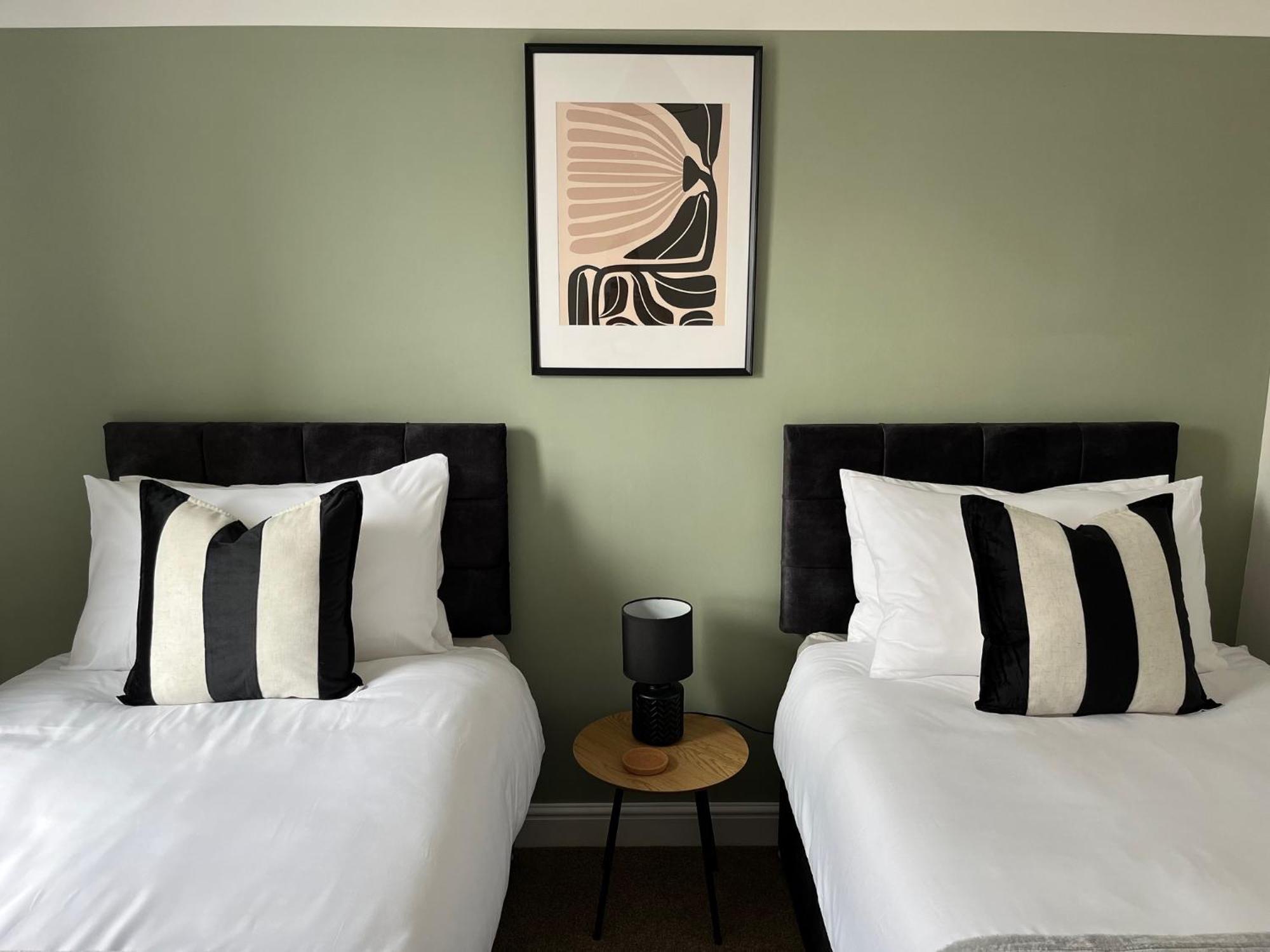 Beautiful In - Private Parking Holiday home *