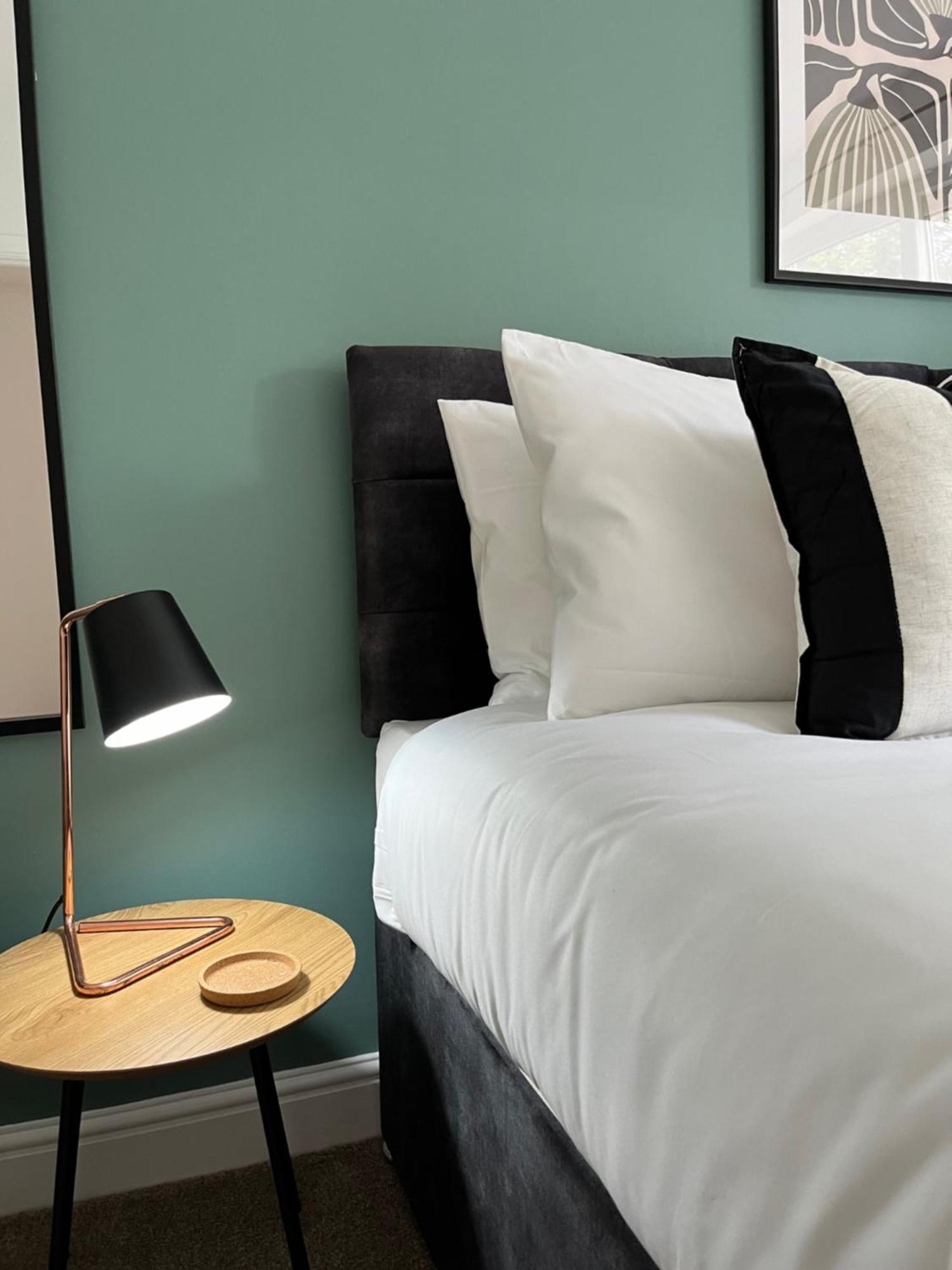 Beautiful In - Private Parking Holiday home *
