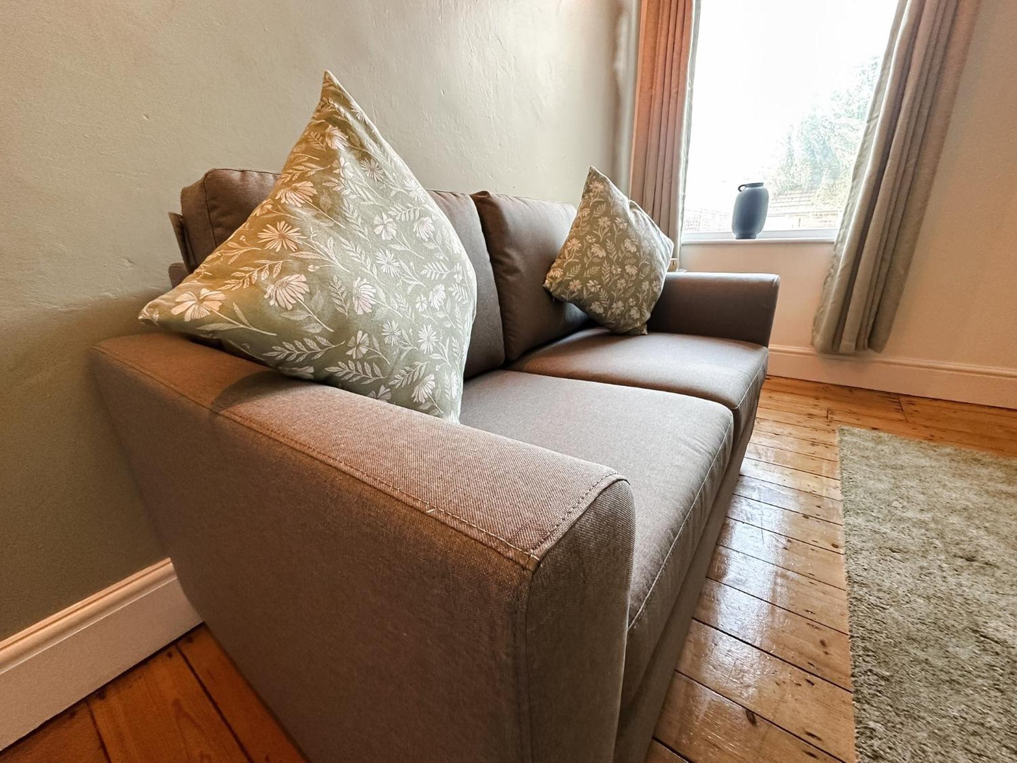 Cecil House - Stylish 2-bed, Sleeps 5 Guests, Free Parking, Close To Cathedral, Bars & Restaurants Holiday home *