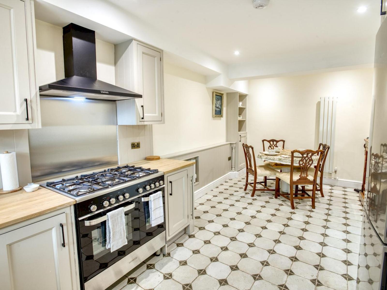 Characterful Flat By Castle Pass The Keys *