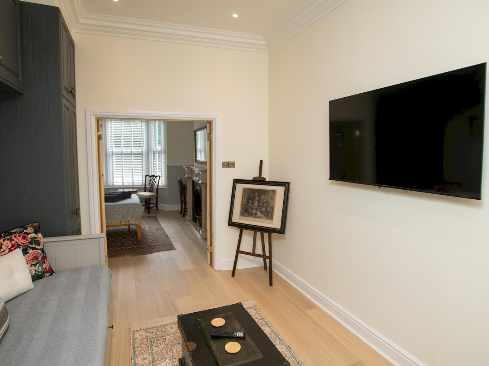 Characterful Flat By Castle Pass The Keys