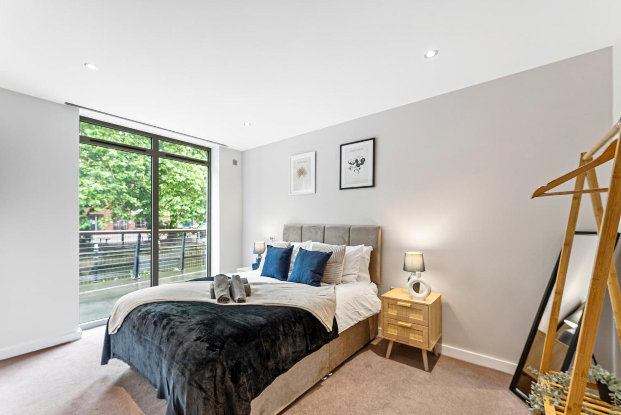 Designer In - Sleeps 6 Apartment