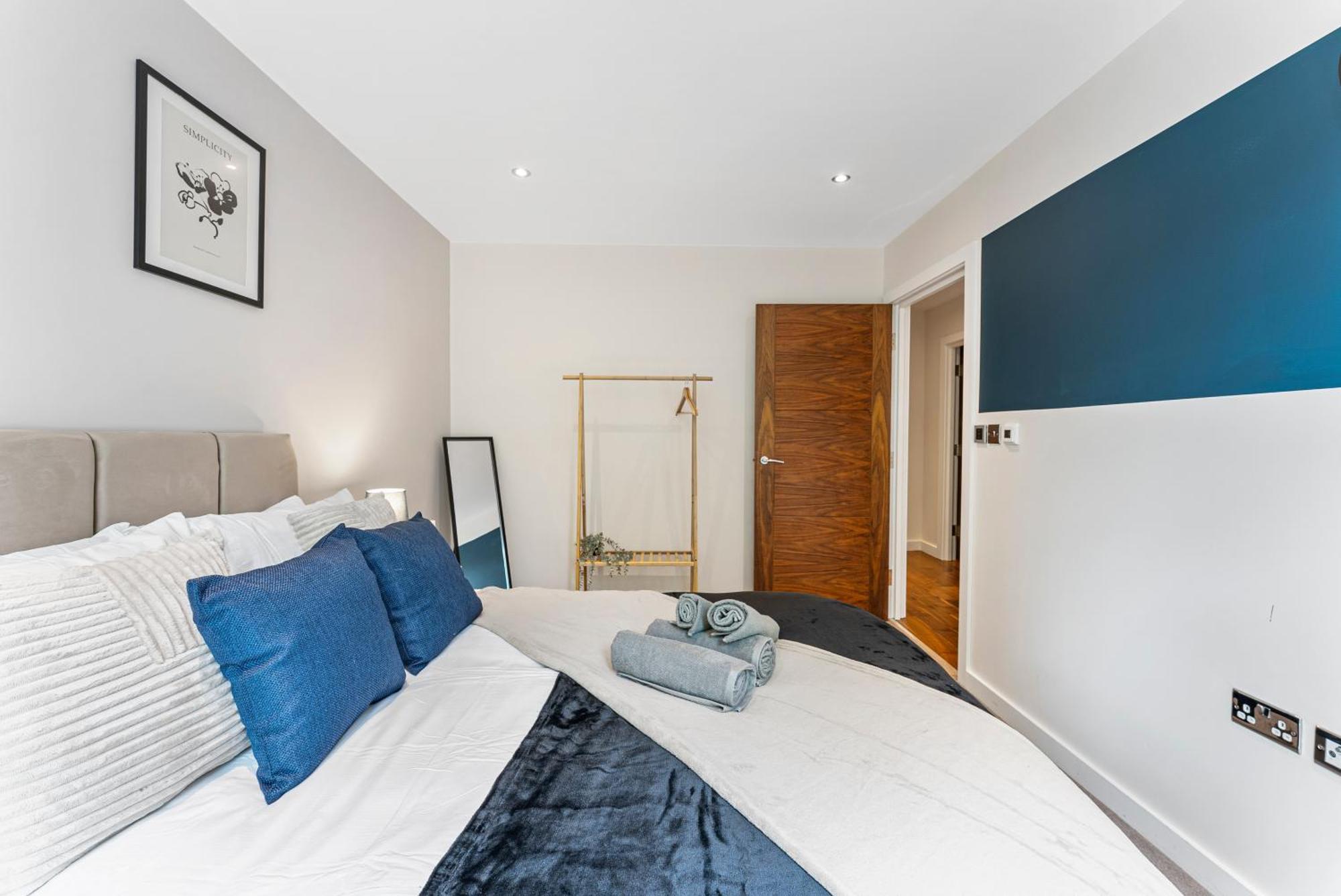 Designer In - Sleeps 6 Apartment