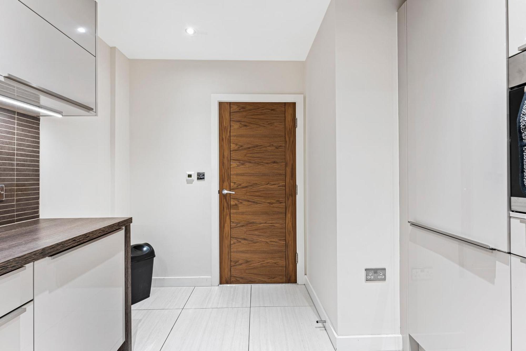 Apartment Designer In - Sleeps 6 *