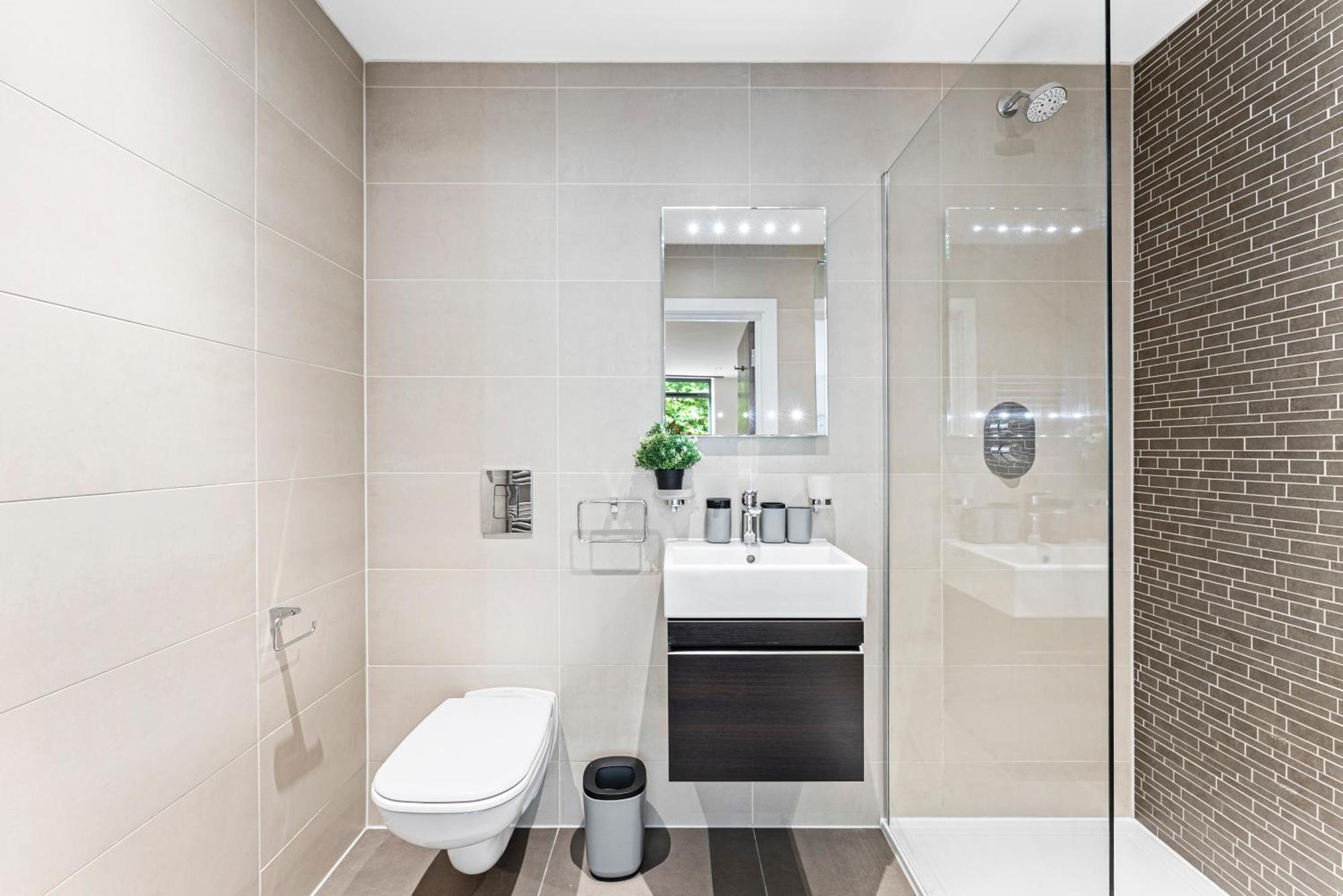 Apartment Designer In - Sleeps 6 *
