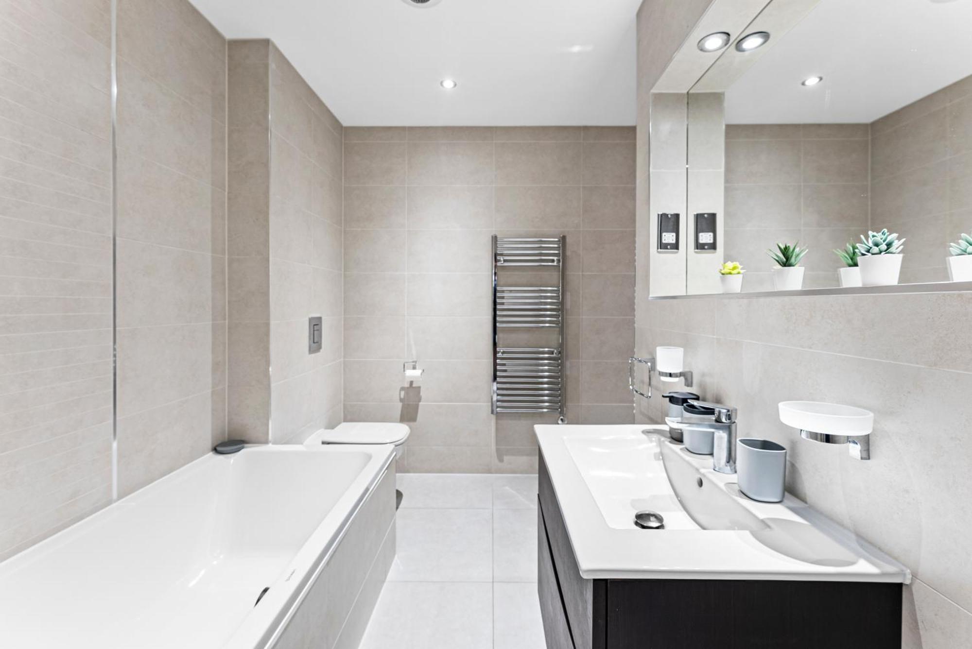 Designer In - Sleeps 6 *