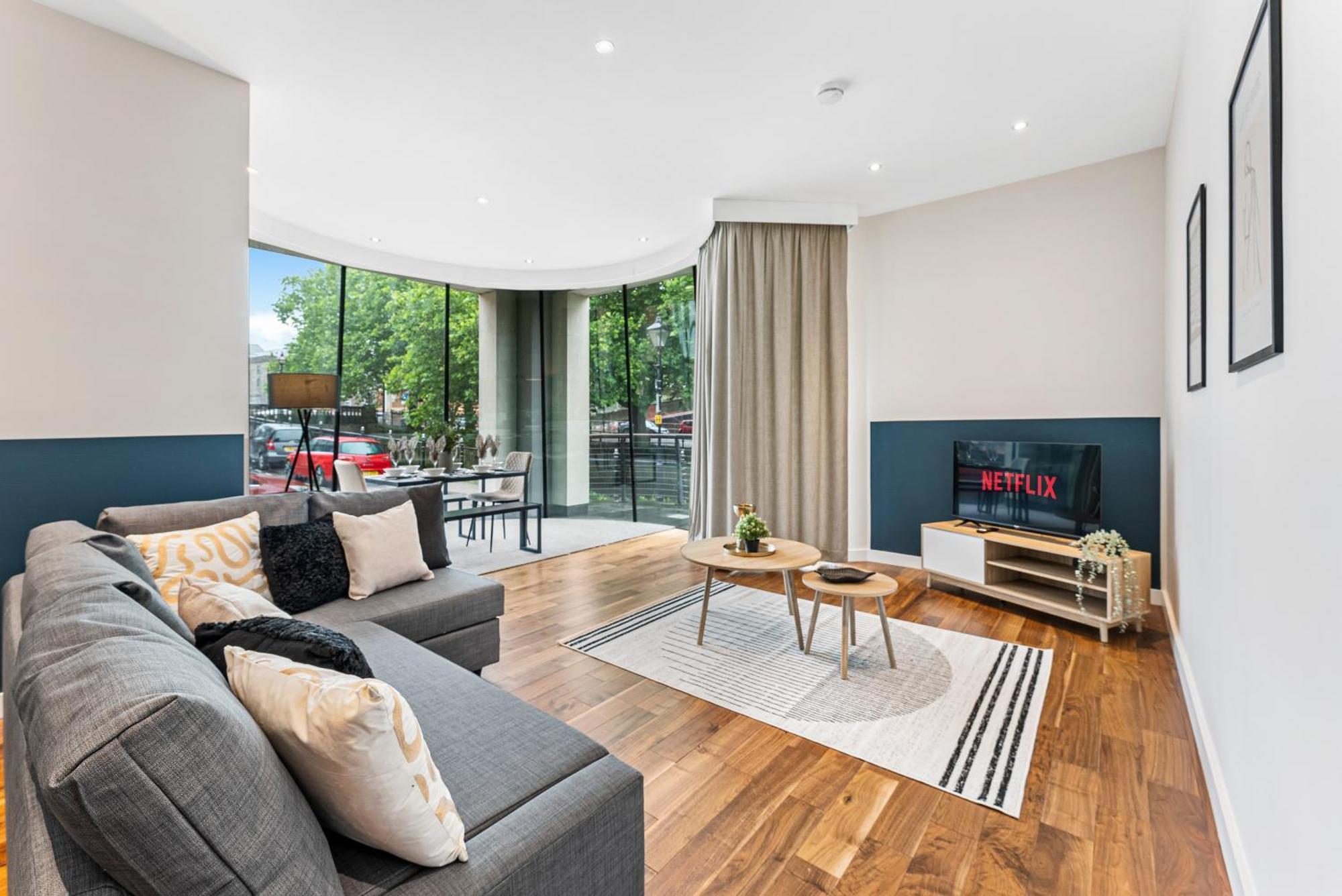 Designer In - Sleeps 6