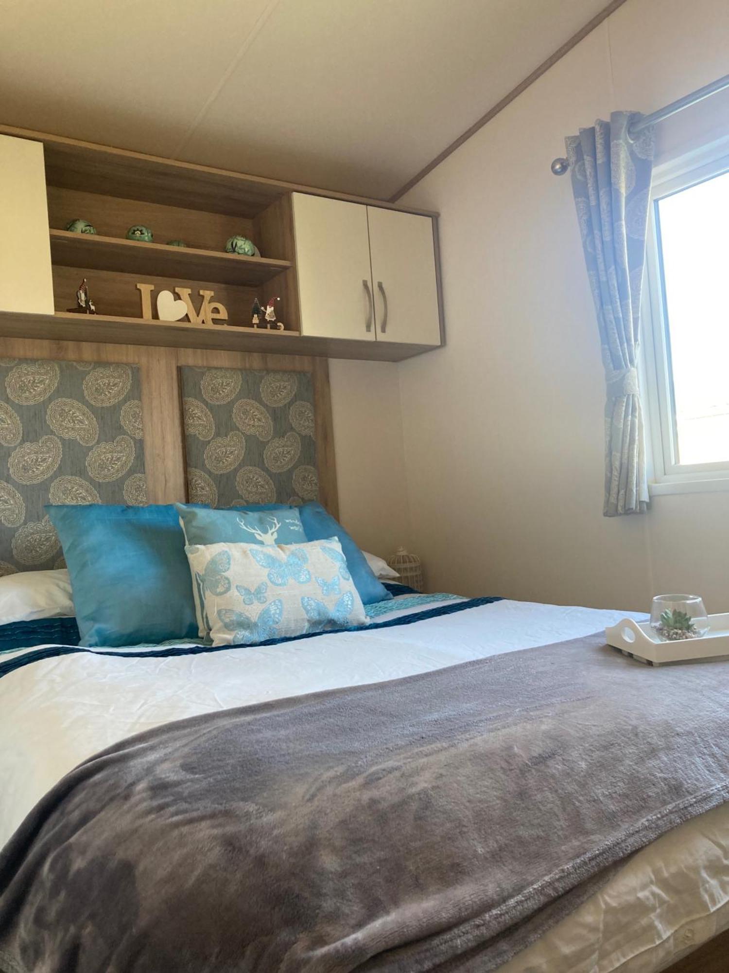 Luxury Pet Friendly Hot Tub Breaks At Tattershall Lincoln