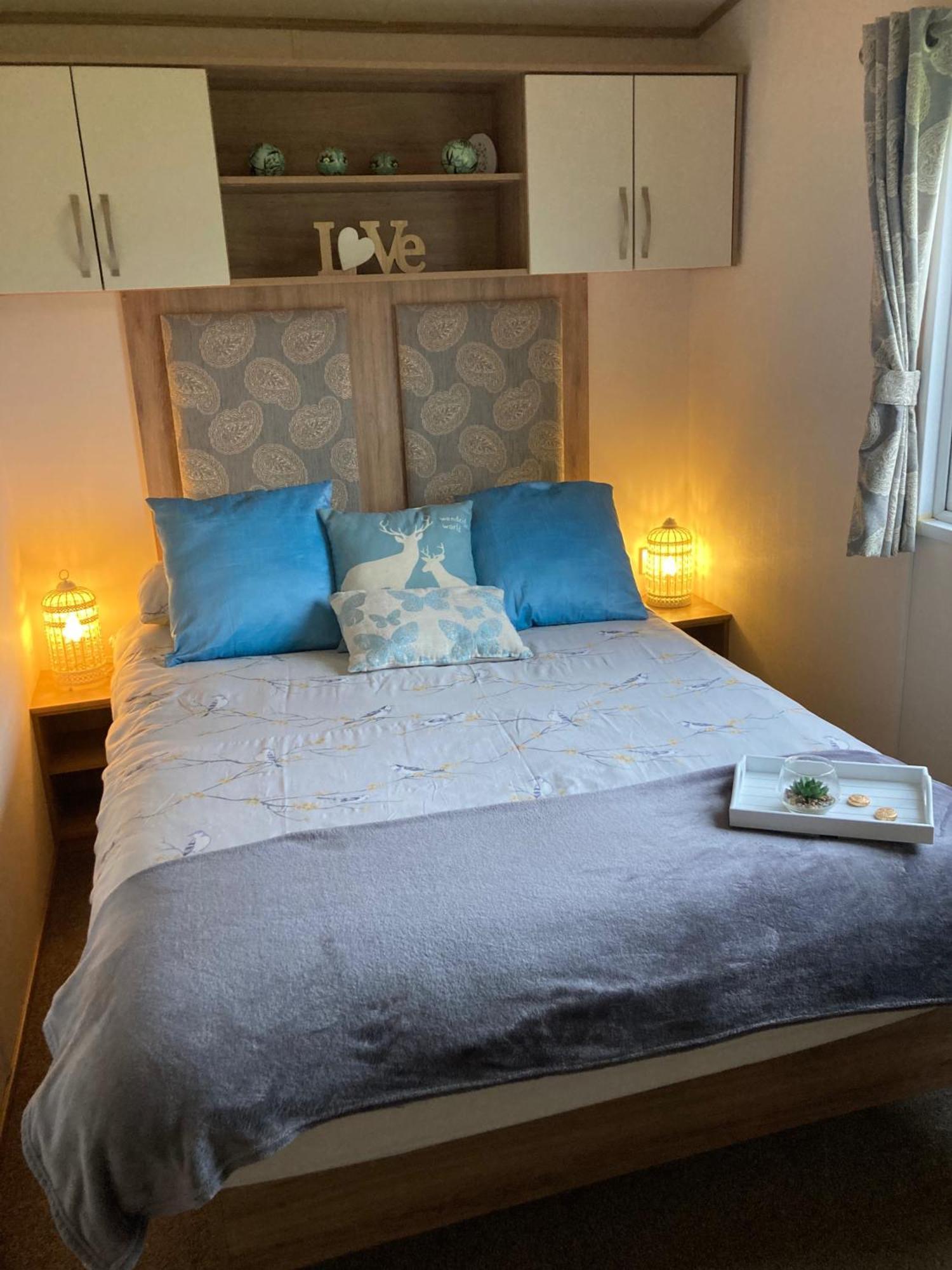 Holiday home Luxury Pet Friendly Hot Tub Breaks At Tattershall *