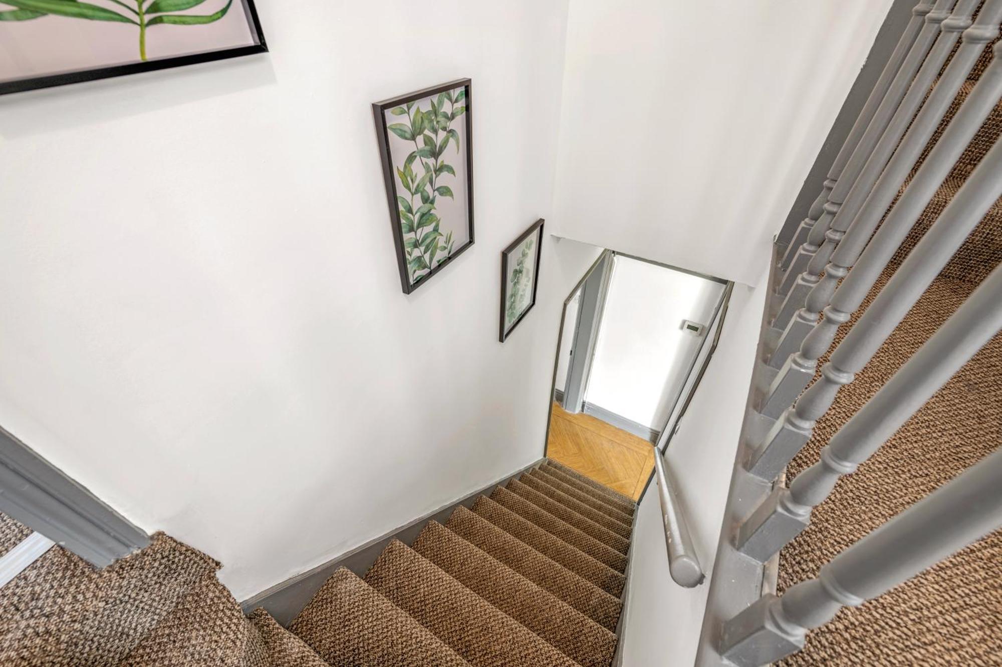 3-bedroom Townhouse Short Term & Flexible Renting With Free Wifi & Free Parking Apartment