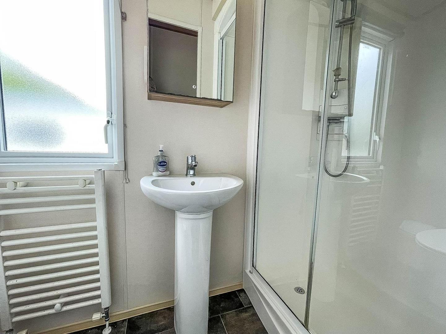 Caravansleeps6-hottub-garden-waterwonderland Holiday home Lincoln