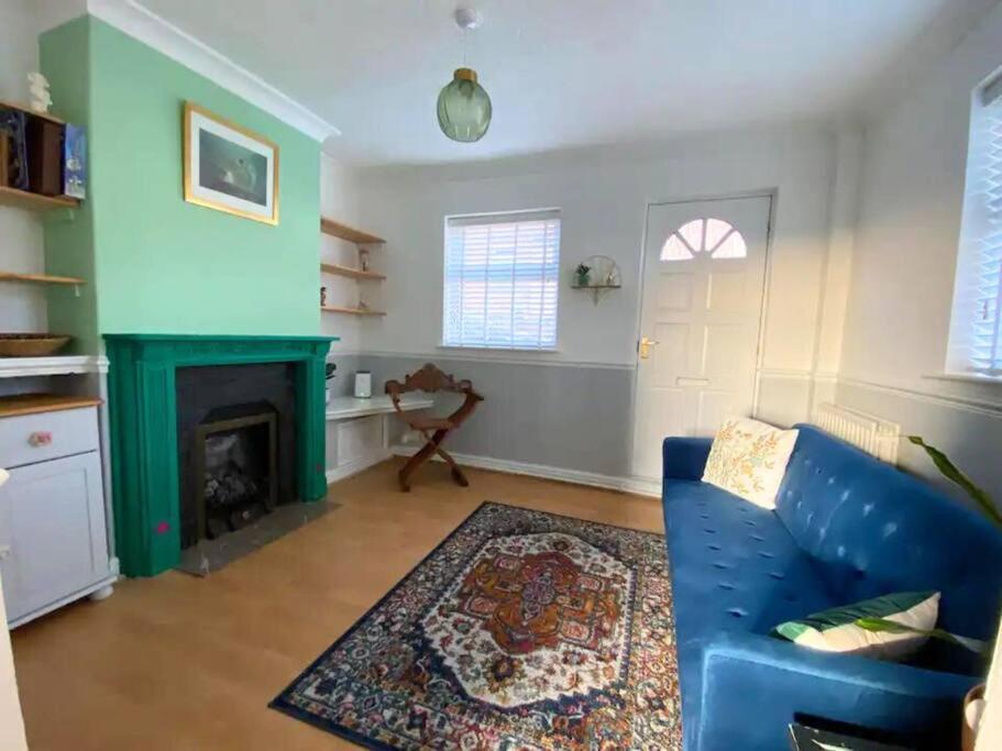 7nights Savings L Modern 2-bed Flat By Broad Meadow L Sleeps 4 L 3 Beds L Couples, Families, Students L Short Lets L L Free Wi-fi & Parking Apartment *