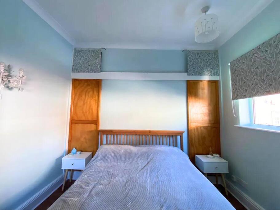 7nights Savings L Modern 2-bed Flat By Broad Meadow L Sleeps 4 L 3 Beds L Couples, Families, Students L Short Lets L L Free Wi-fi & Parking Apartment
