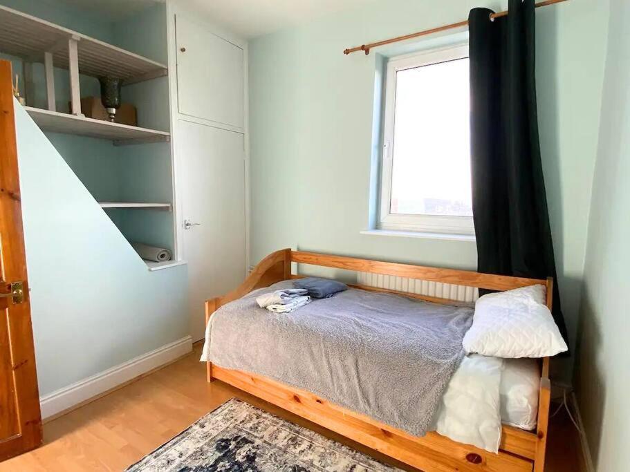 Apartment 7nights Savings L Modern 2-bed Flat By Broad Meadow L Sleeps 4 L 3 Beds L Couples, Families, Students L Short Lets L L Free Wi-fi & Parking