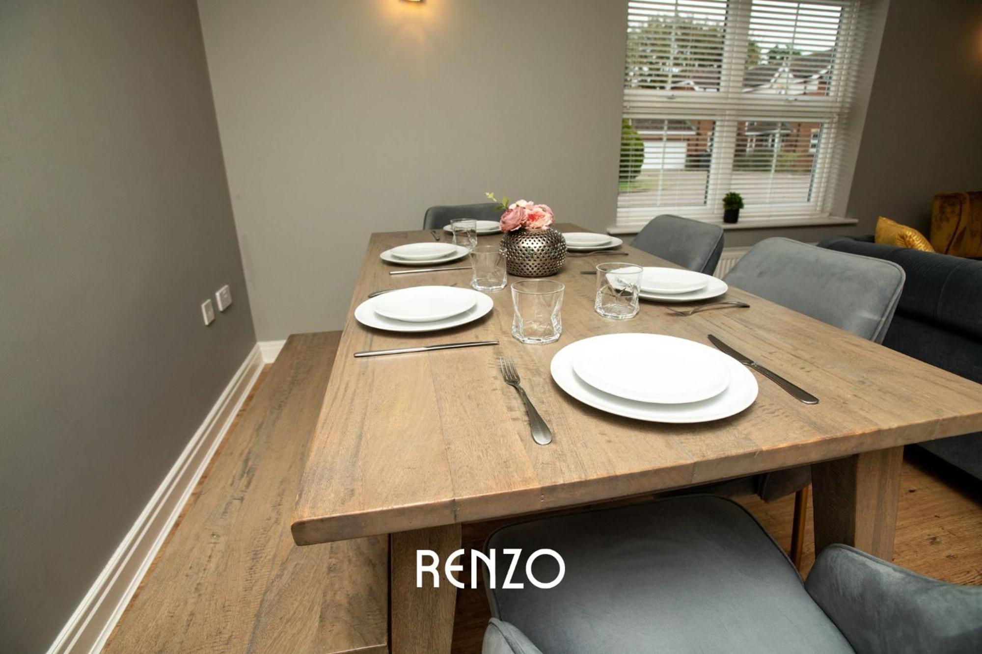 Incredible And Charming 4-bed In By Renzo, Free Parking, Close To Hospital! Apartment *